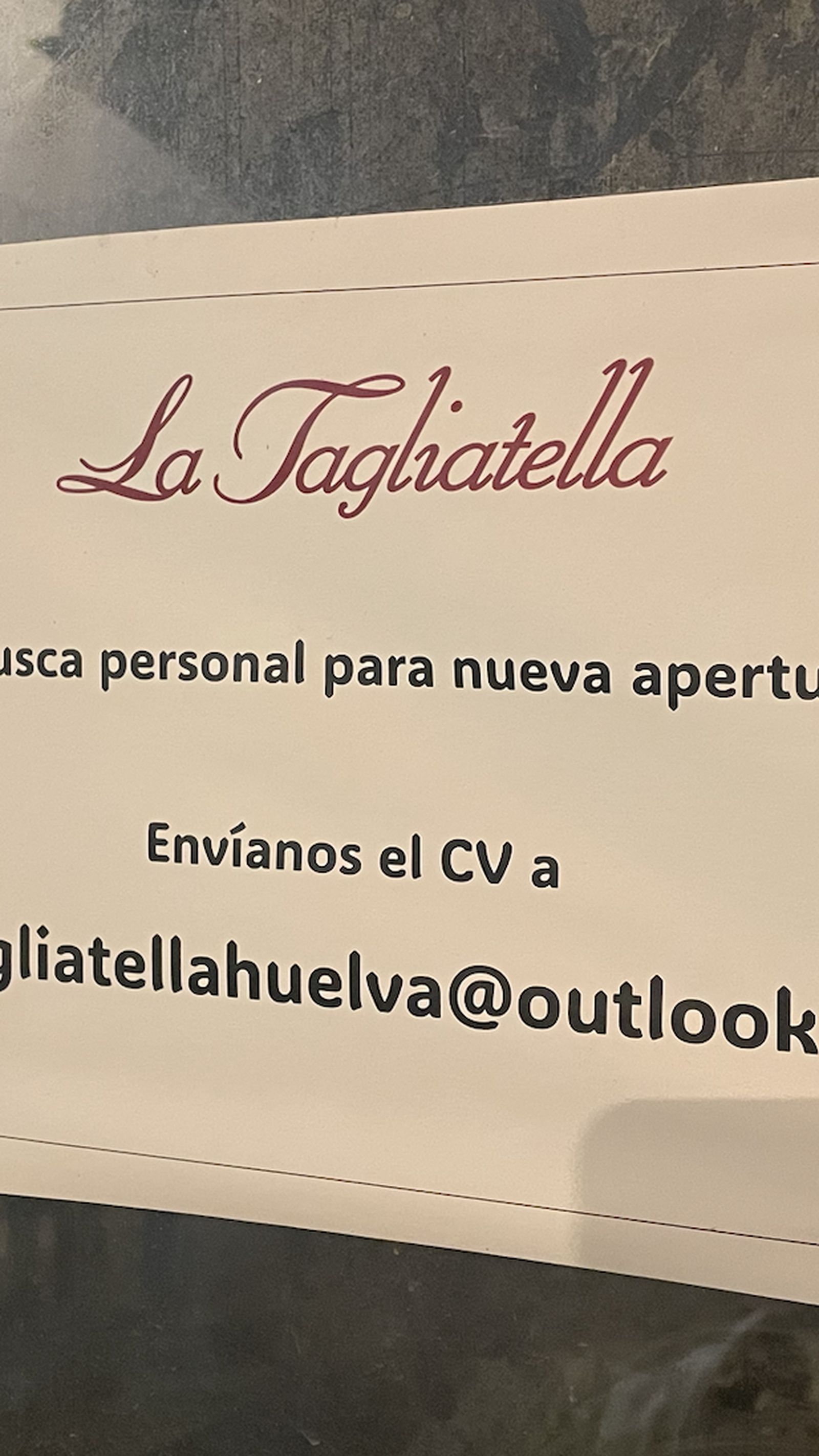 Cartel de búsqueda de personal para La Tagliatella Huelva