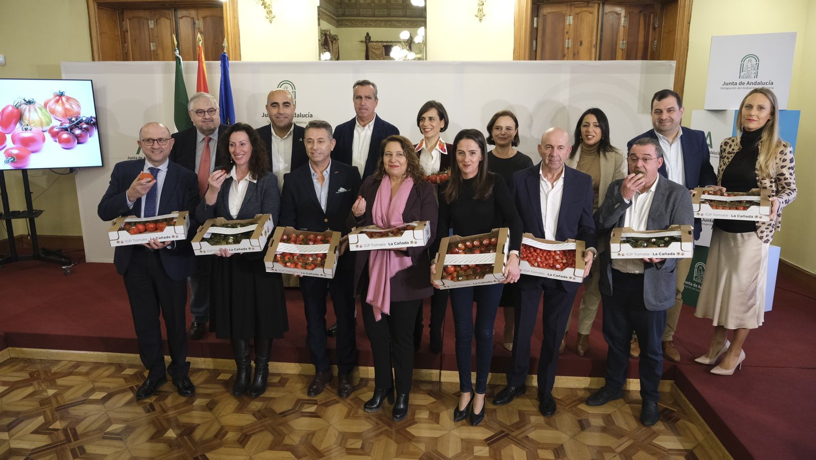 Tomates para protestar por los ataques franceses.