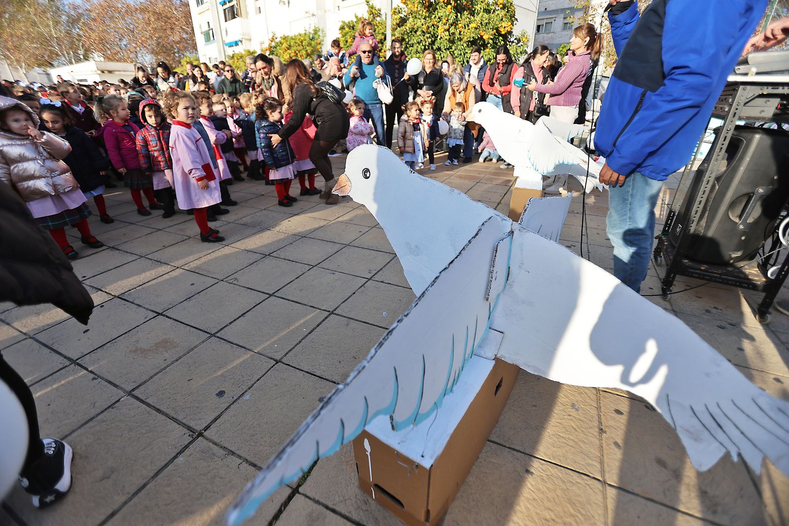 Imágenes del acto del Día a la No Violencia y la Paz del Colegio La Hispanidad