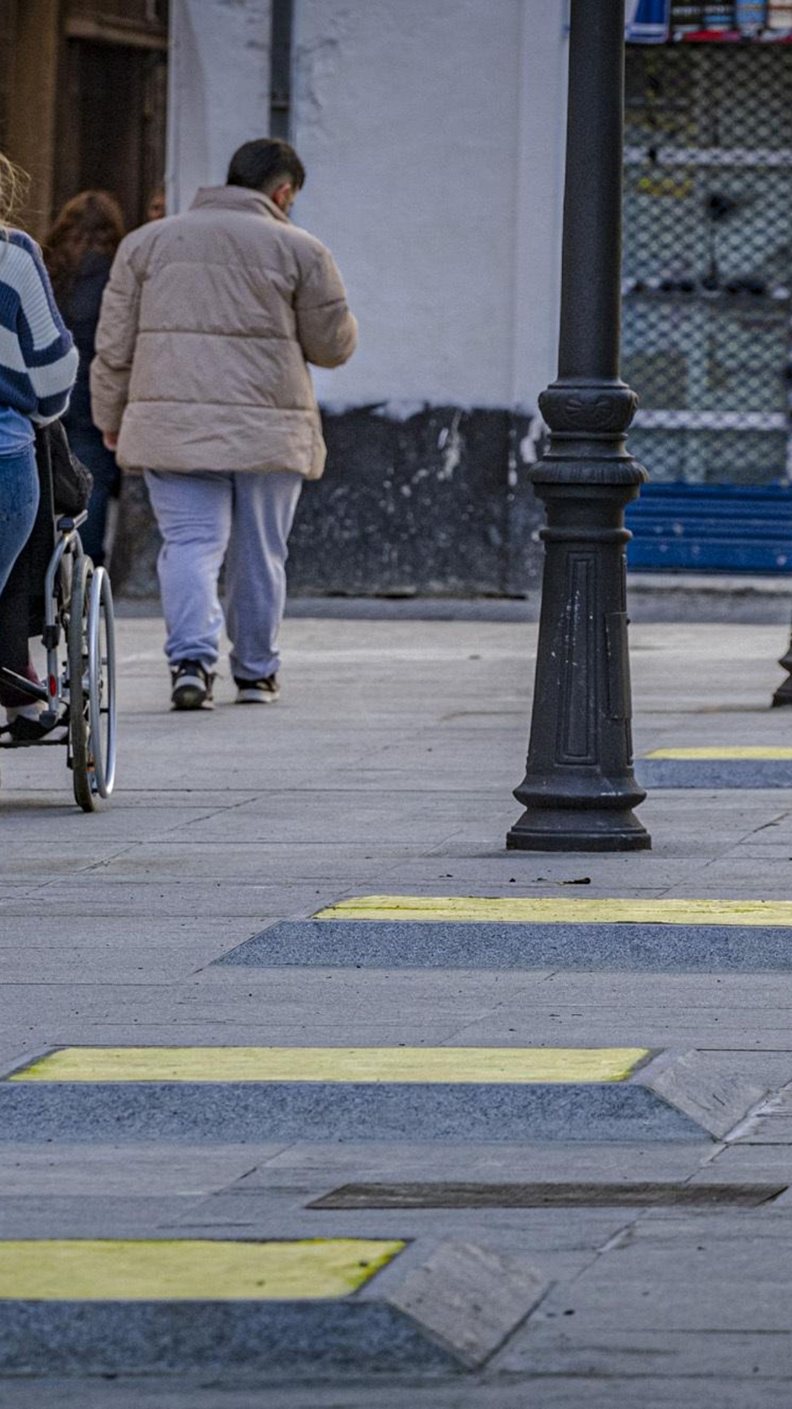 Otra perspectiva de cómo ha quedado la plaza ahora sin los olmos.