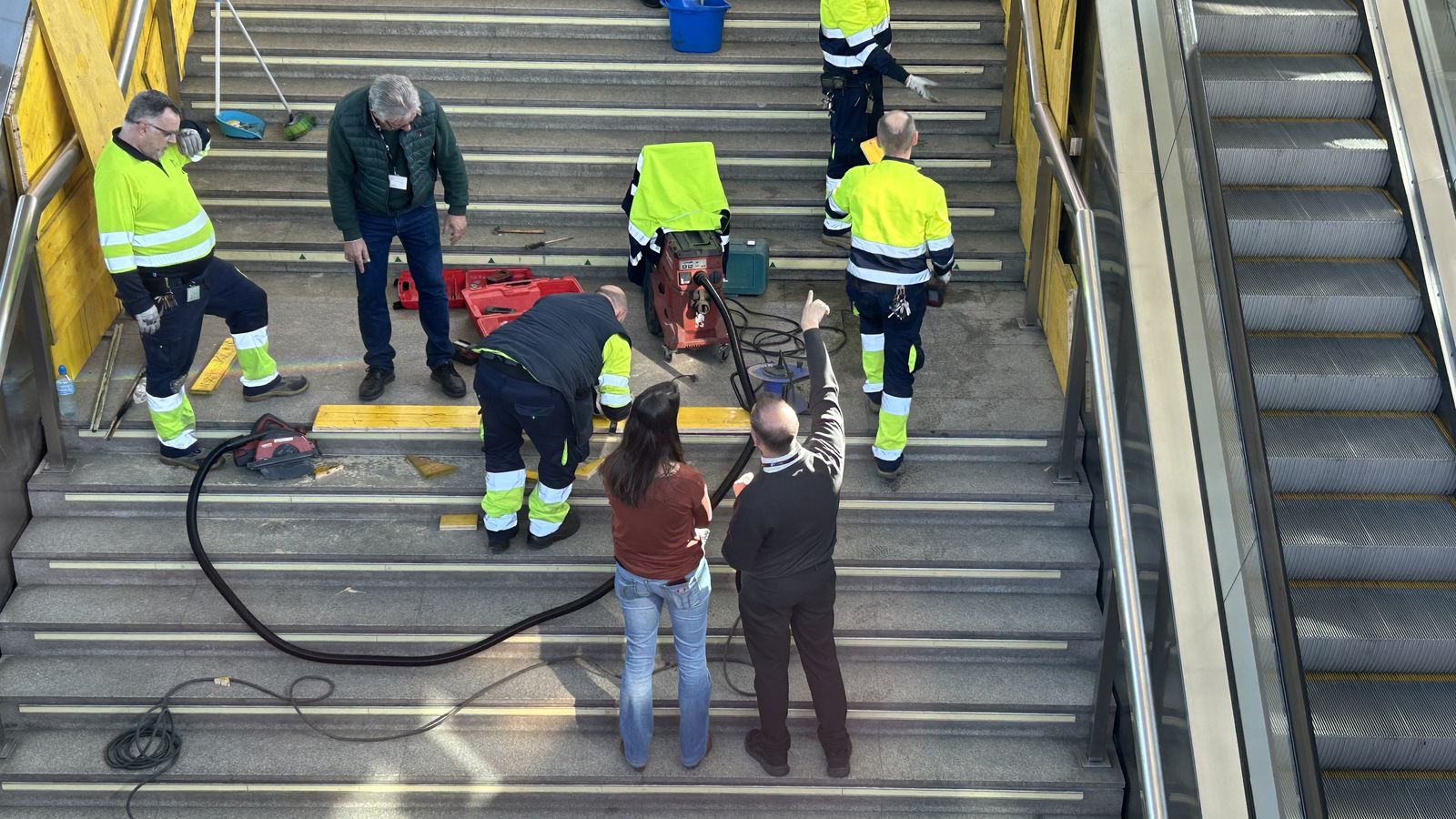 Trabajos de reparación de la estación de San Bernardo del Metro afectada por el incendio
