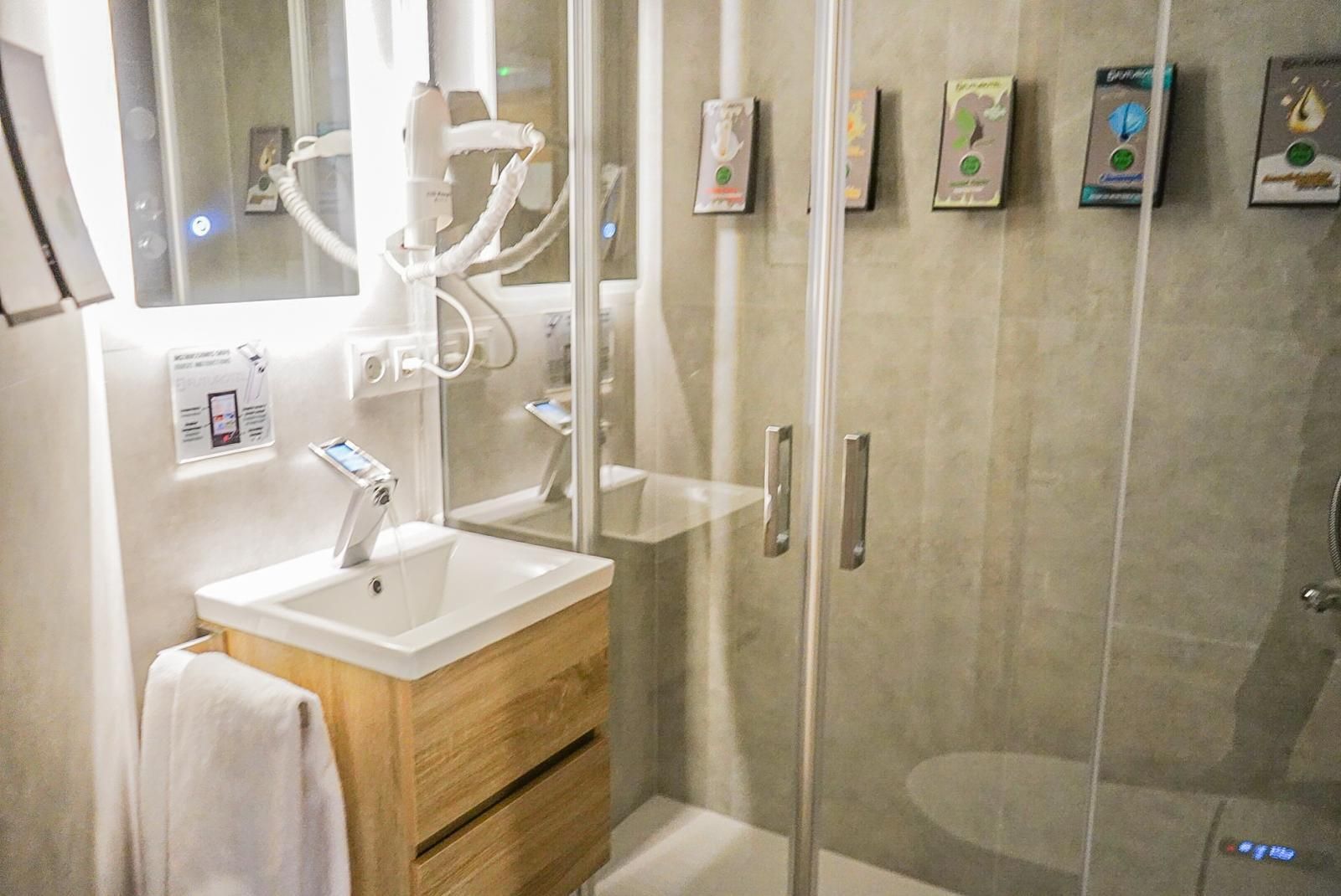 Descubre el interior del hotel impulsado por una Inteligencia Artificial en Granada: todas las imágenes