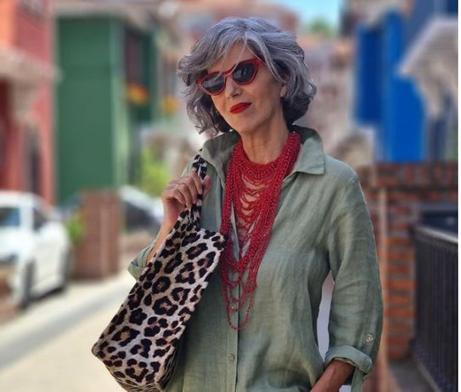 Vestidos para mujeres mayores de 50: Así los llevan en primavera las más estilosas.