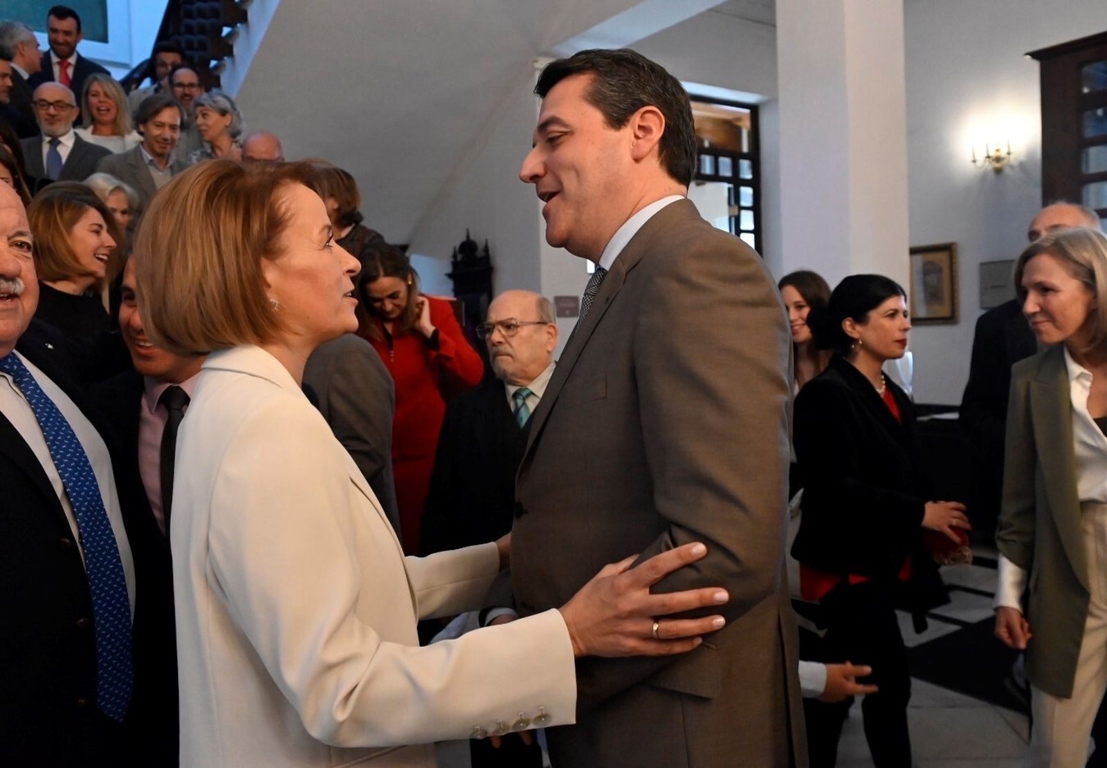 La despedida a la actual gerente del SAS, Valle García, como directora del Hospital Reina Sofía, en imágenes