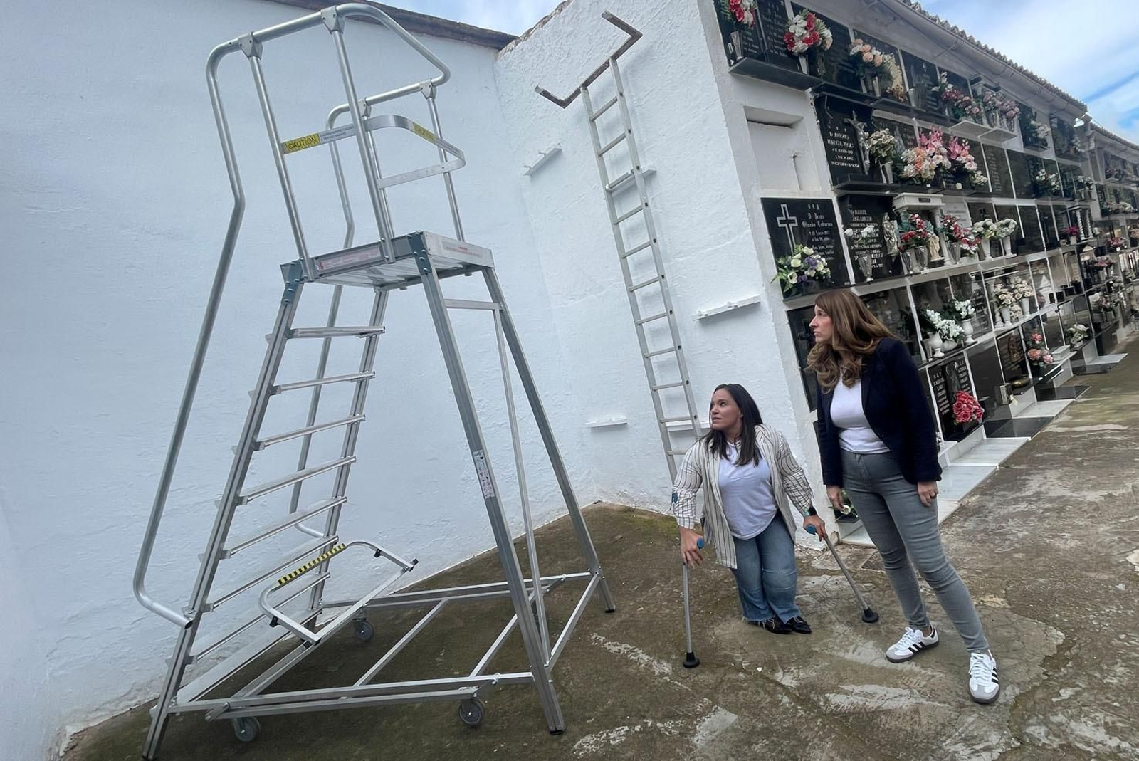 El cementerio incorpora nuevas escaleras de seguridad para zonas altas