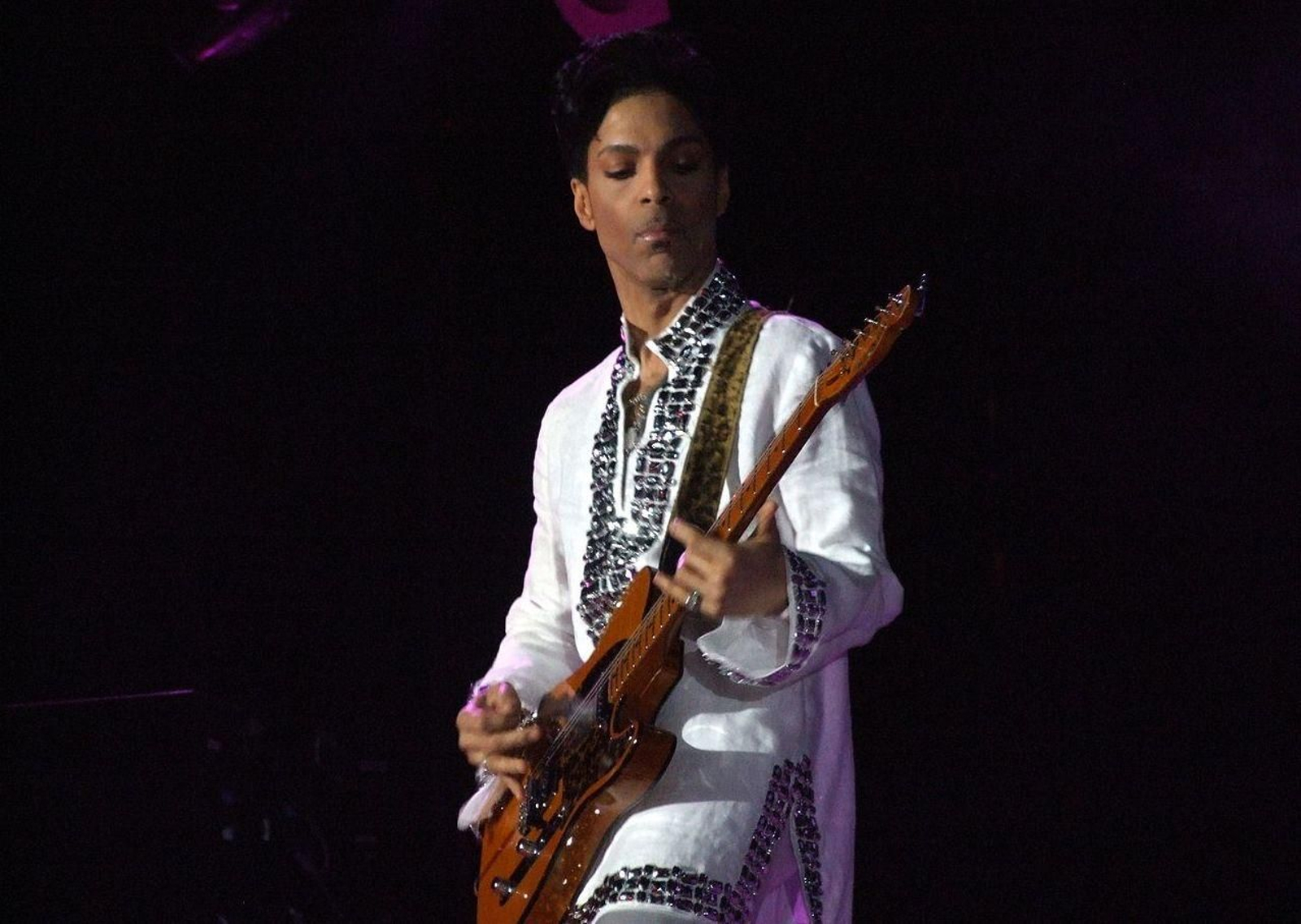 1280px-Prince_at_Coachella-V2 copia 6.jpg