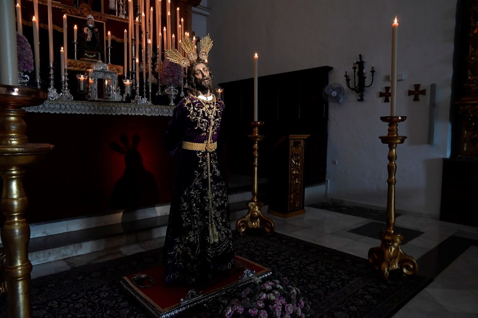 El besamanos del Cristo del Perdón de Córdoba, en imágenes