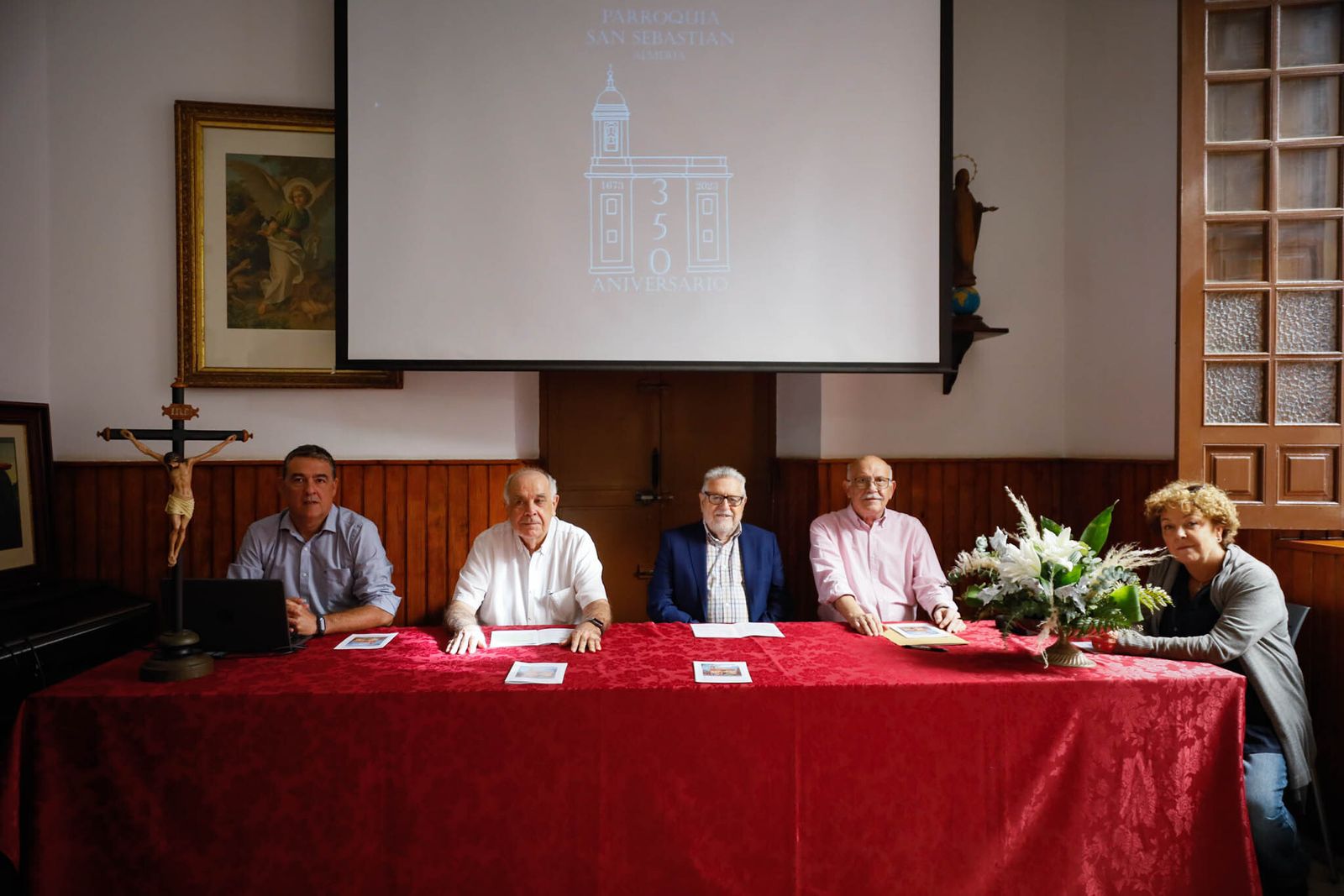 En La mesa de presentación: Pablo Martínez, Manuel Cuadrado, Ángel Becerra, Juan Enrique Ureña y Mª Mar Muñoz.
