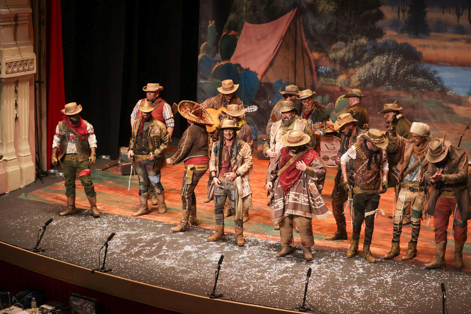 Imágenes de la actuación de la comparsa de Huelva "Los Renegaos" en el Carnaval Colombino