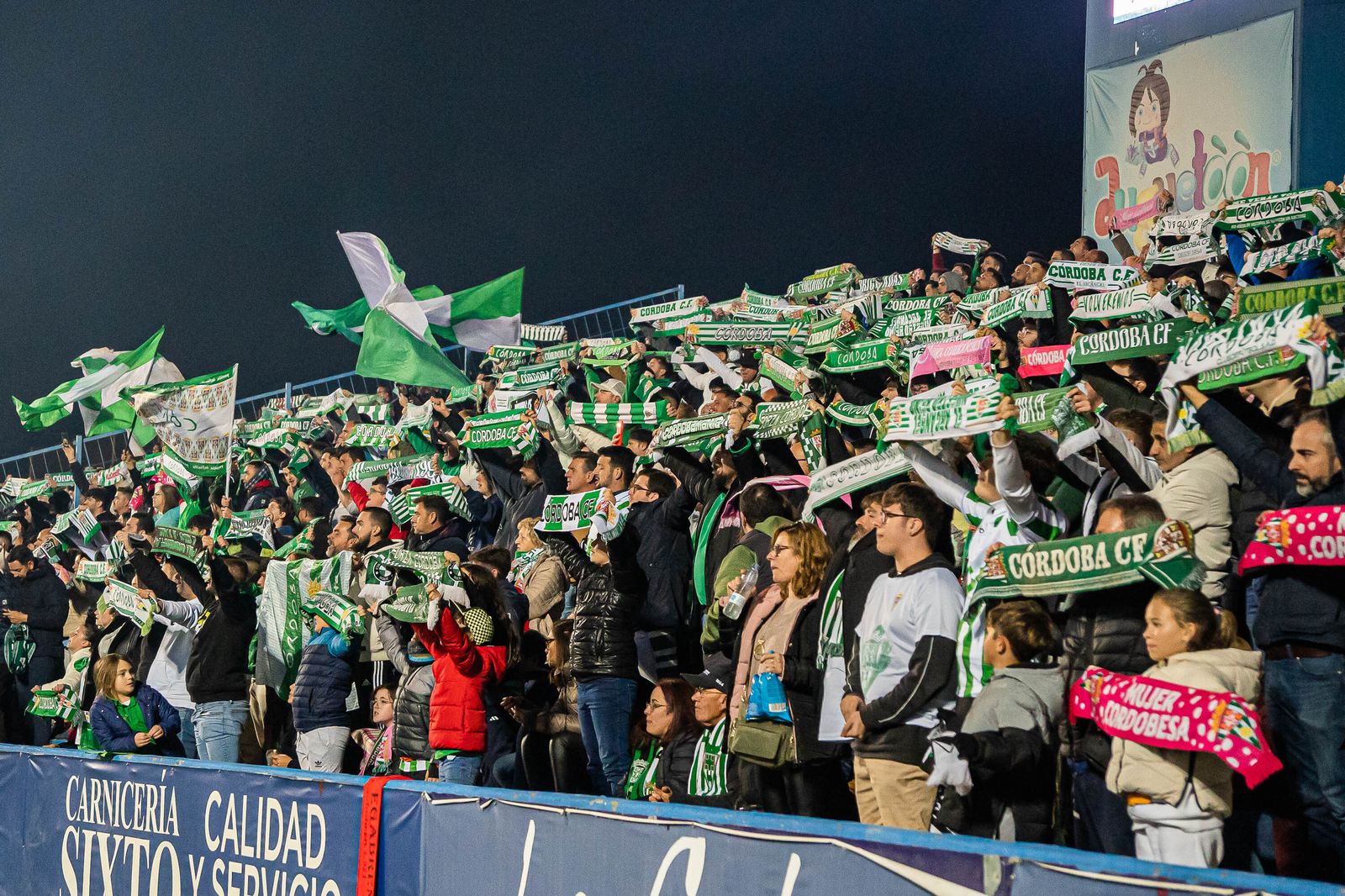 Las mejores fotos de la afición del Córdoba CF en Linarejos