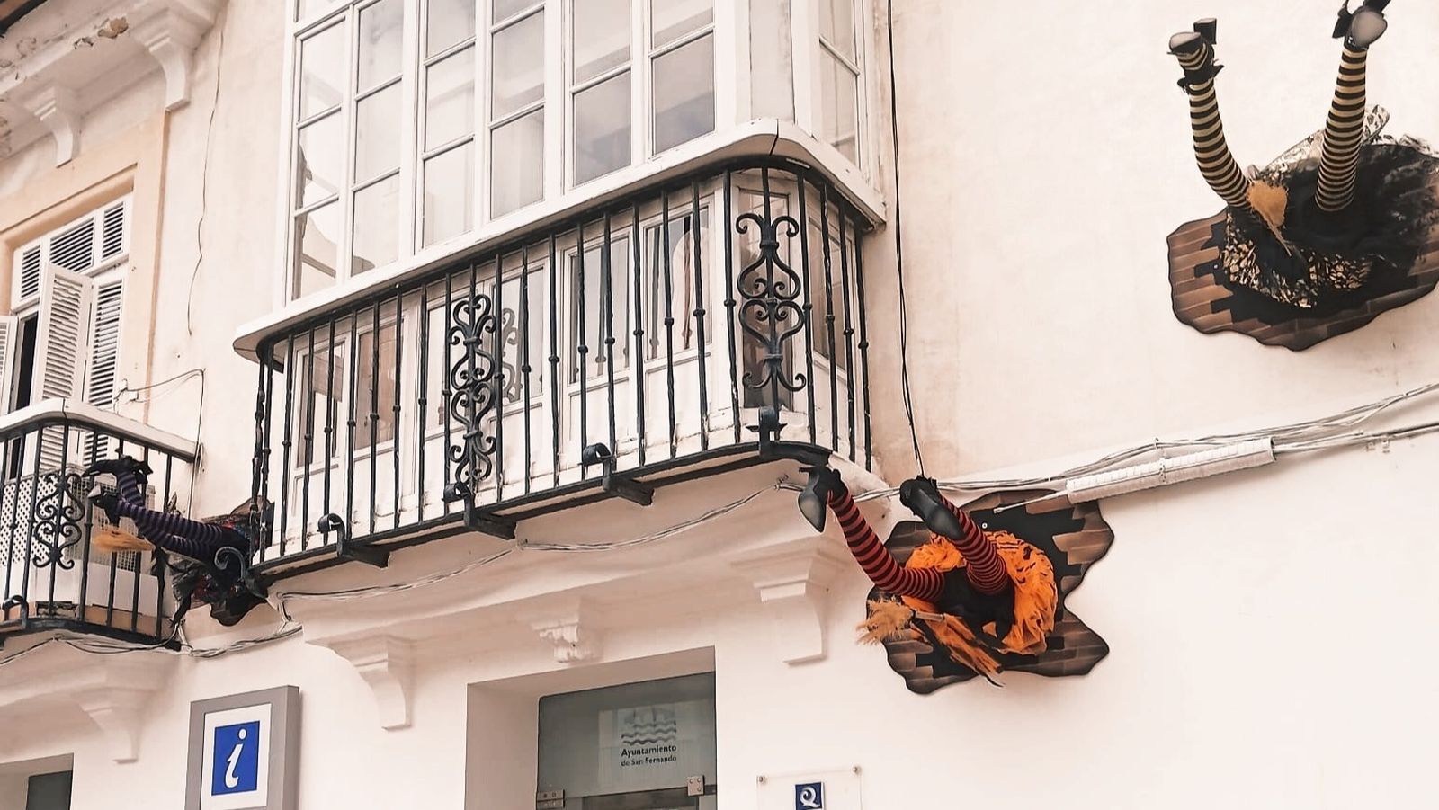 San Fernando empieza a decorarse para la fiesta de Halloween