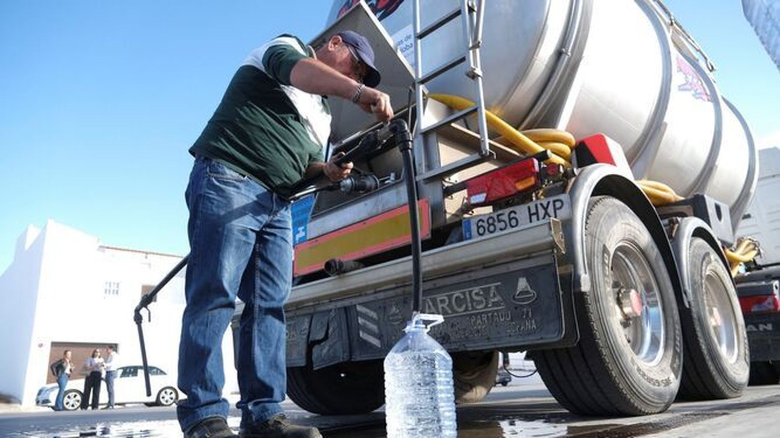 El Ayuntamiento habla ya del uso de posibles camiones cisterna para trasladar el agua desde los barcos que lleguen al Muelle de la Zona Franca