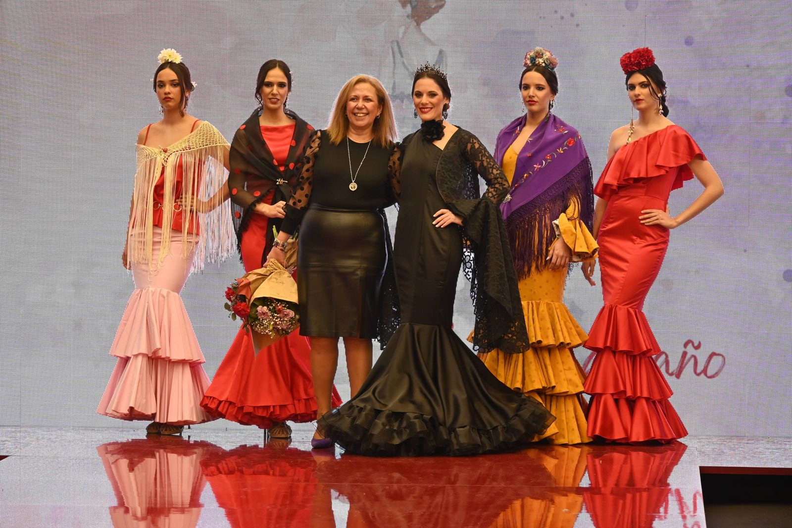 Imágenes del segundo día  de pasarela Huelva Flamenca