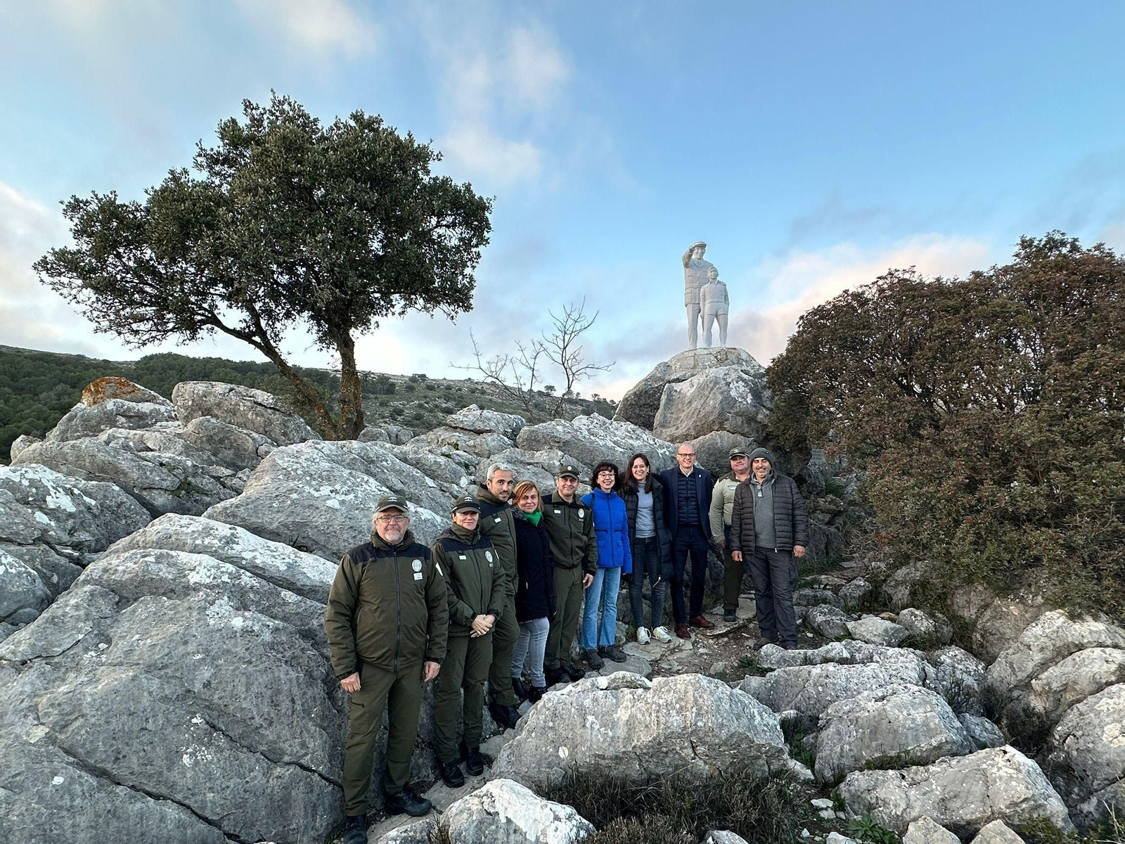 Visita de agentes, restauradores y responsables de Medio Ambiente