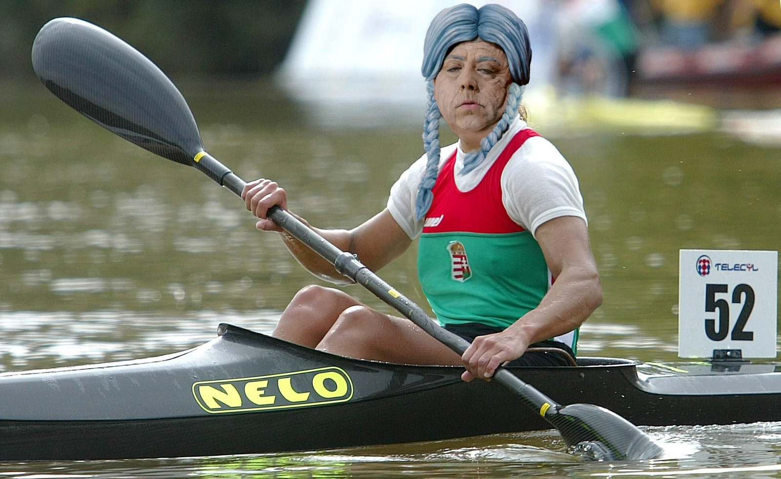 Joselito se toma su tiempo de relax en la piragua.
