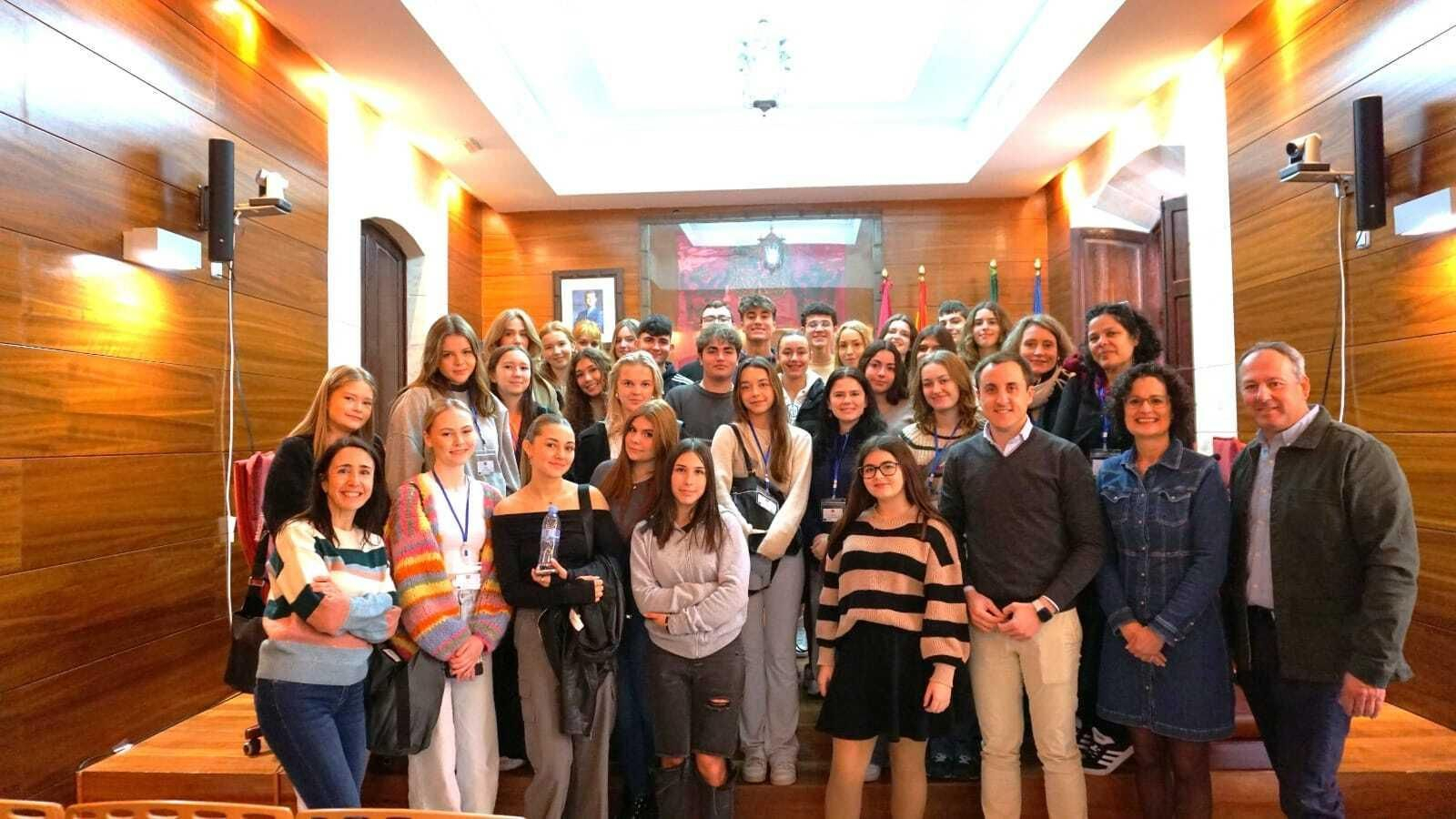 Visita de los estudiantes al consistorio.