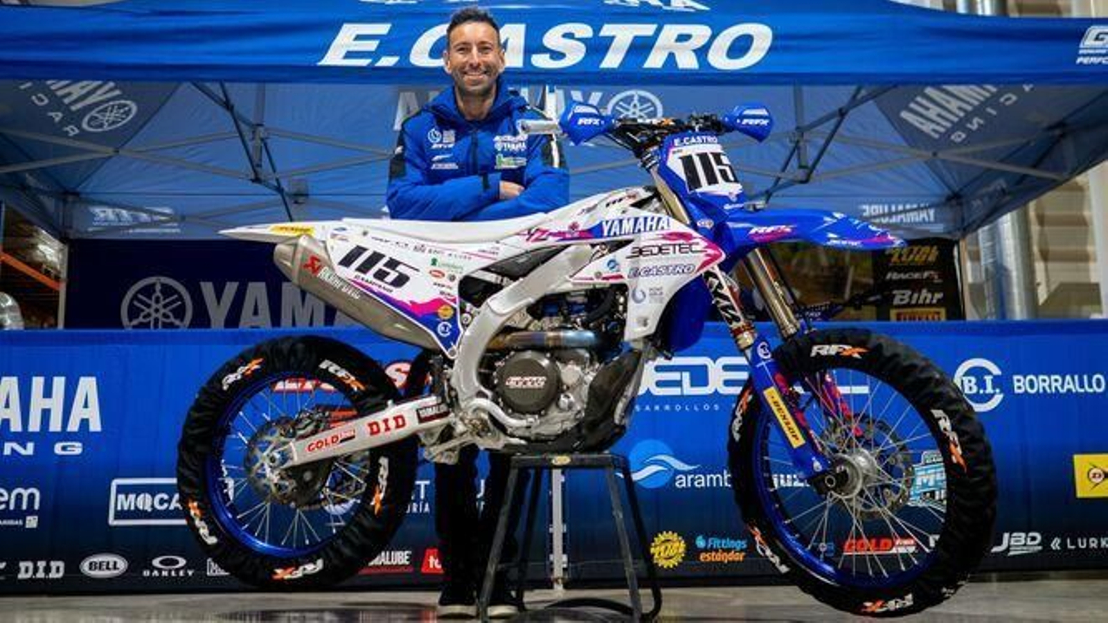Carlos Campano,  con la flamante Yamaha 450.