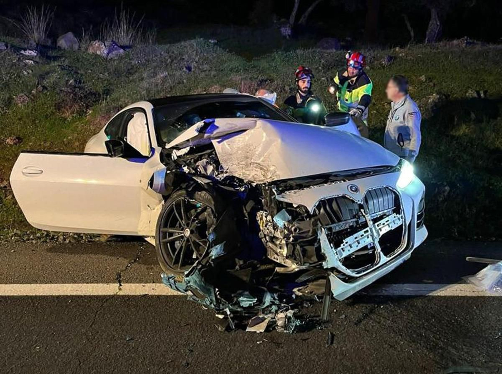 Un momento de la intervención de los Bomberos en el accidente
