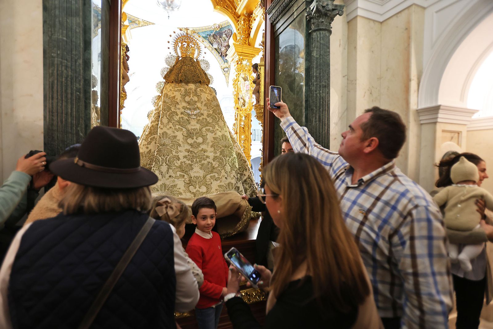Candelaria 2024: Presentación de los niños ante la VIrgen del Rocío