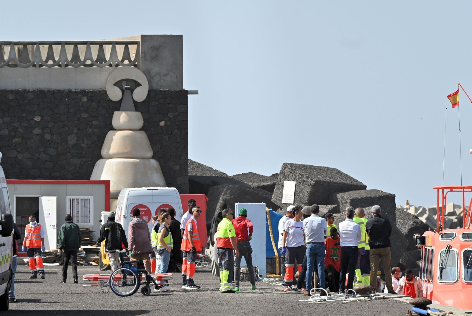 Llegada de inmigrantes al puerto de La Restinga (El Hierro)