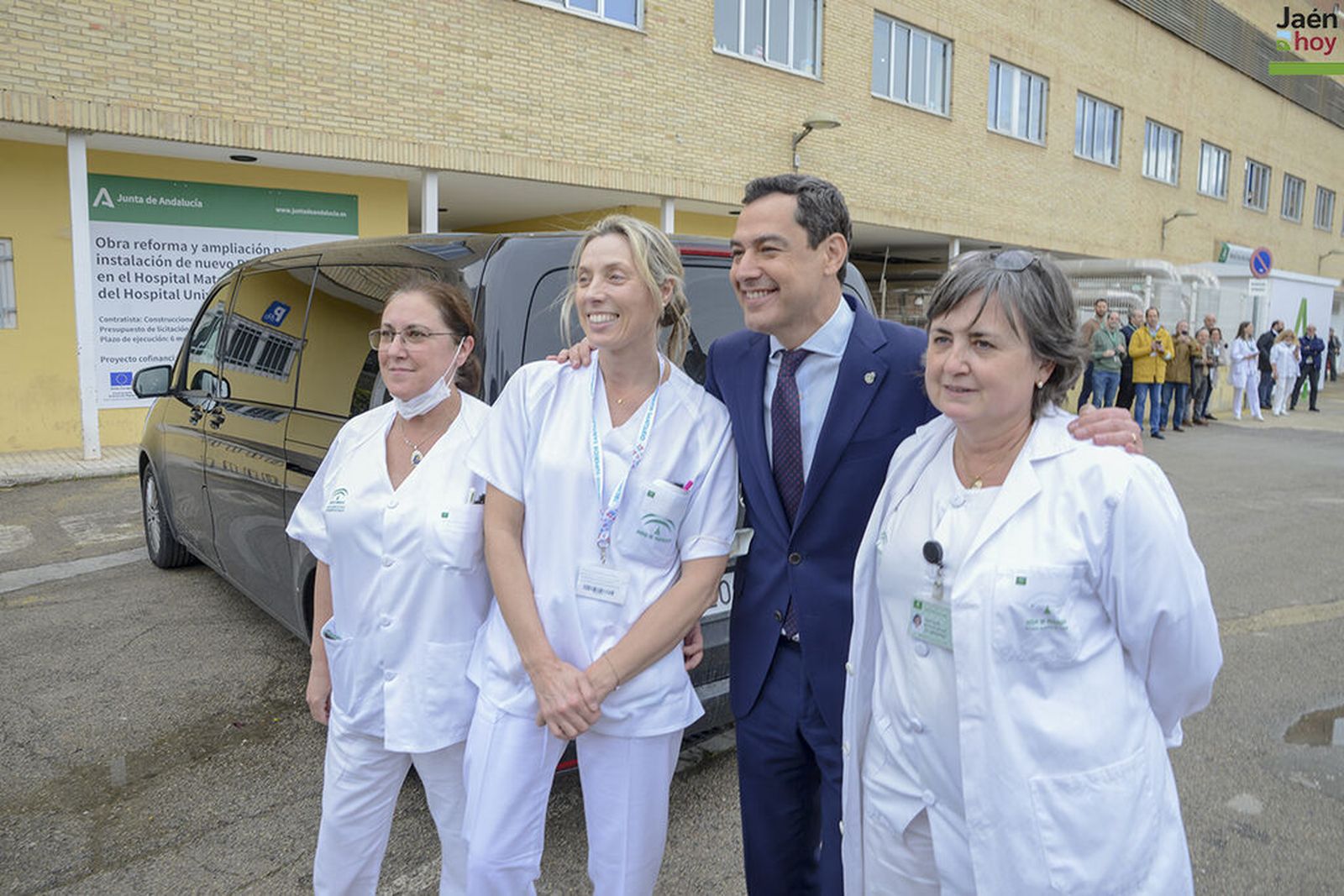 El presidente en su visita al Hospital Universitario de Jaén.