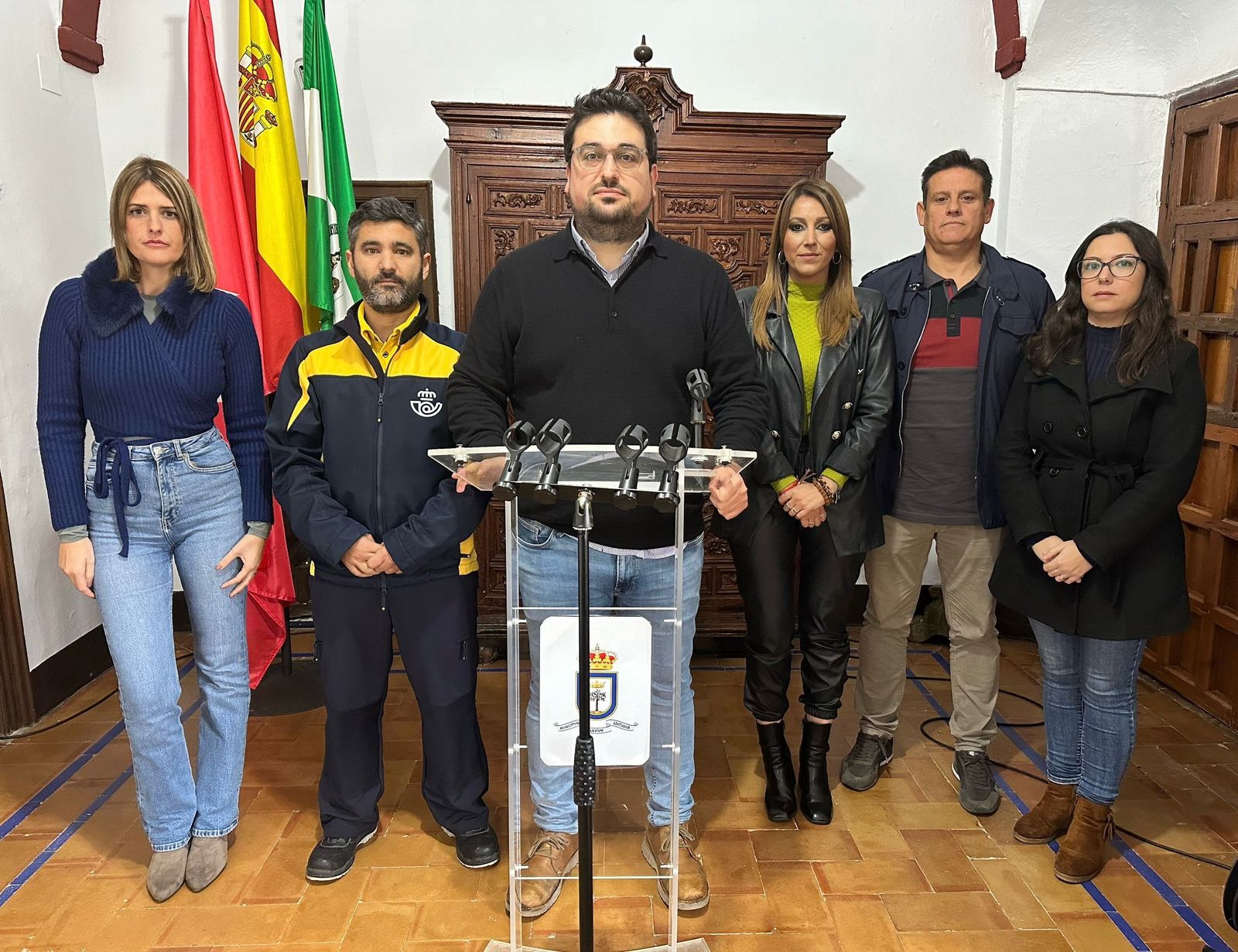 El PSOE de Lora del Río acusa al alcalde de mantener una actitud "caciquil y dictatorial".