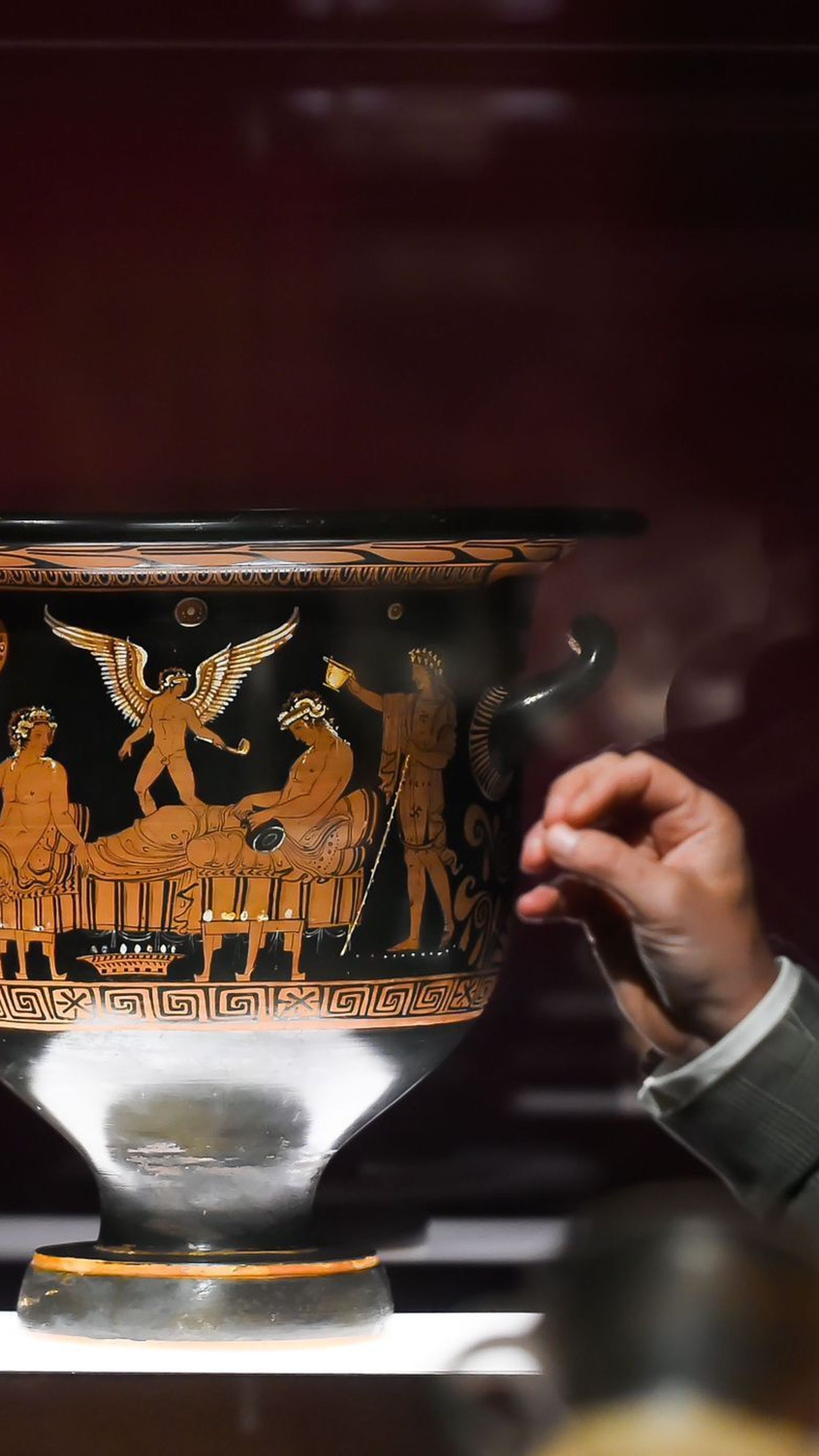 Cratera con un banquete Dionisiaco: uno de los elementos principales de la colección