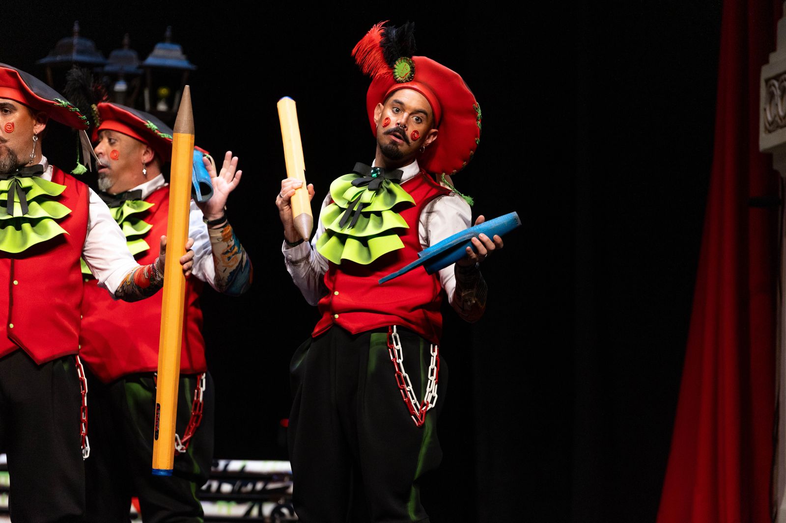 Imágenes de la actuación de la murga de Huelva "Los Lope de Pega" en el Carnaval Colombino