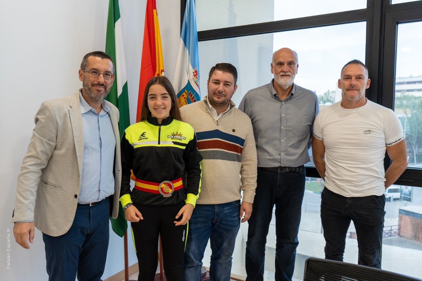 Yaiza Morente y sus entrenadores, con las autoridades