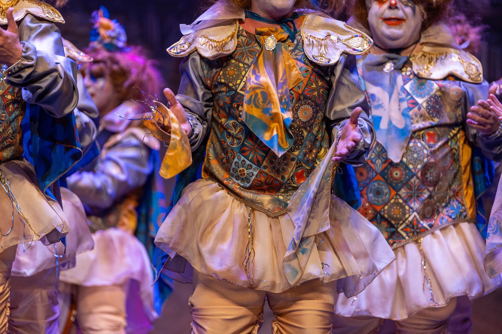 Imágenes de la actuación de la comparsa  de  Dos Hermanas "Feberillo el loco" en el Carnaval Colombino