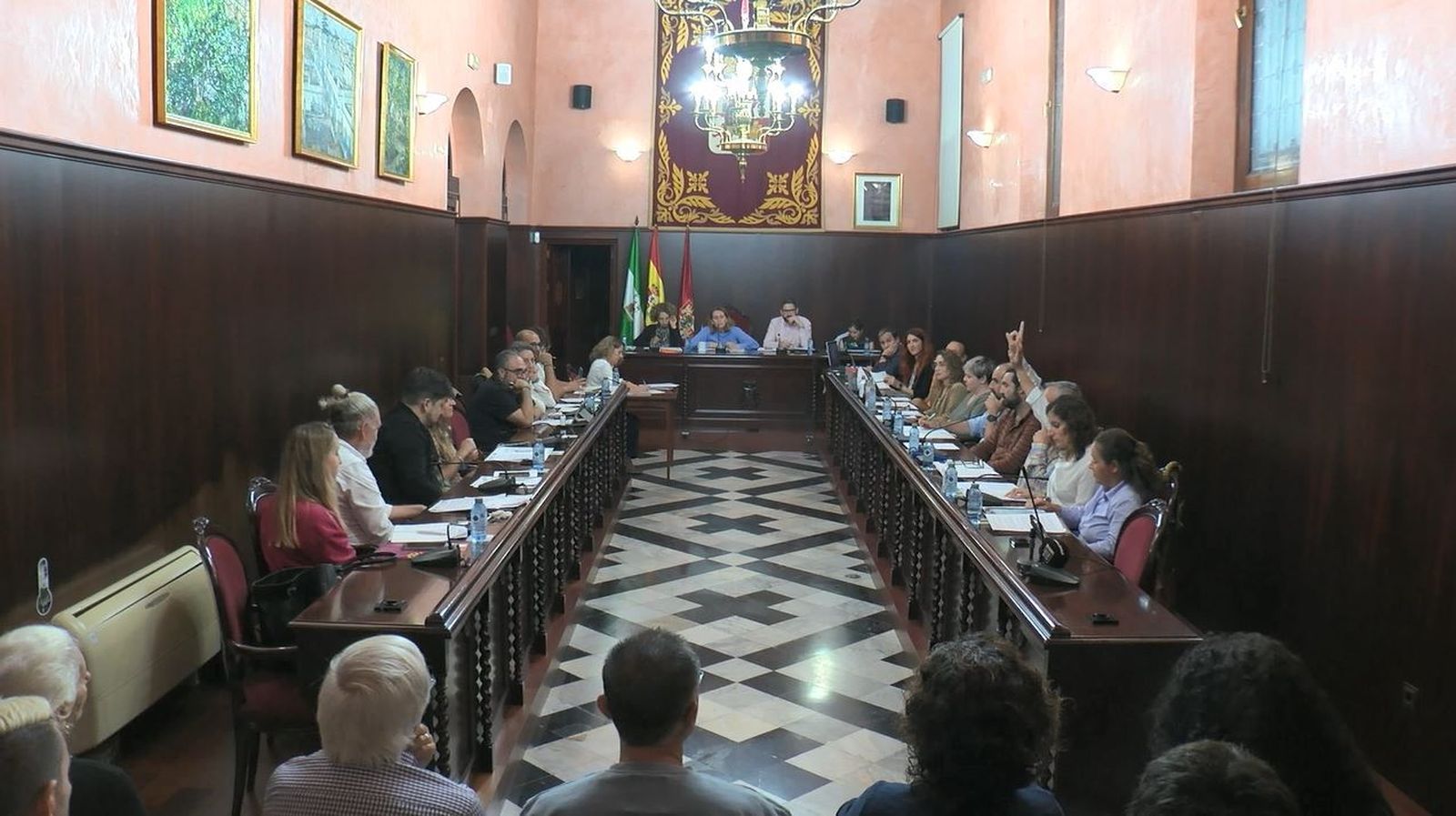 Partido Popular y VOX votan a favor de firmar un convenio con el Consejo de Hermandades