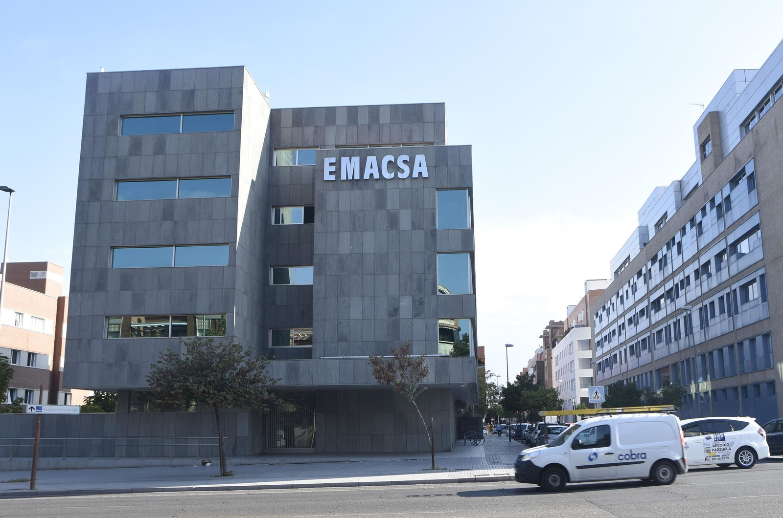 Fachada de la sede de Emacsa.