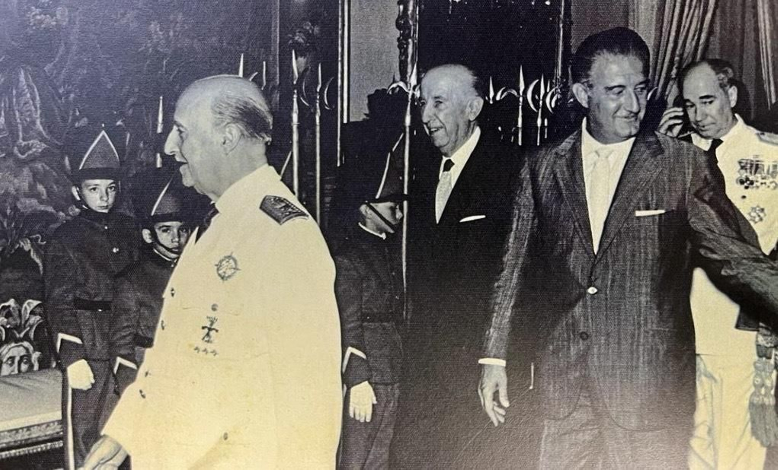 El Batallón Infantil con Paca la Culona