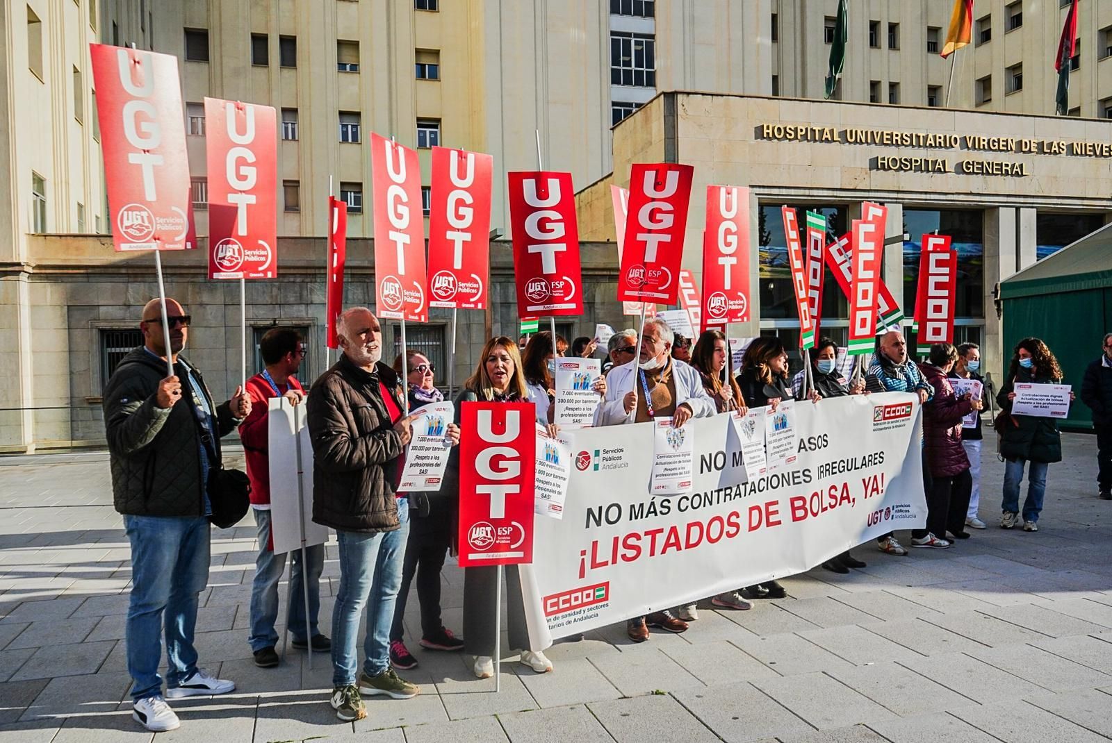 Concentración de los sindicatos ante el Virgen de las Nieves.