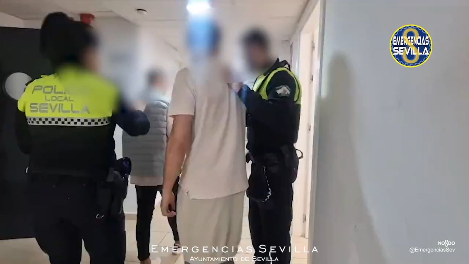 Dos detenidos en Sevilla por intentar robar a un anciano con el método del abrazo cariñoso