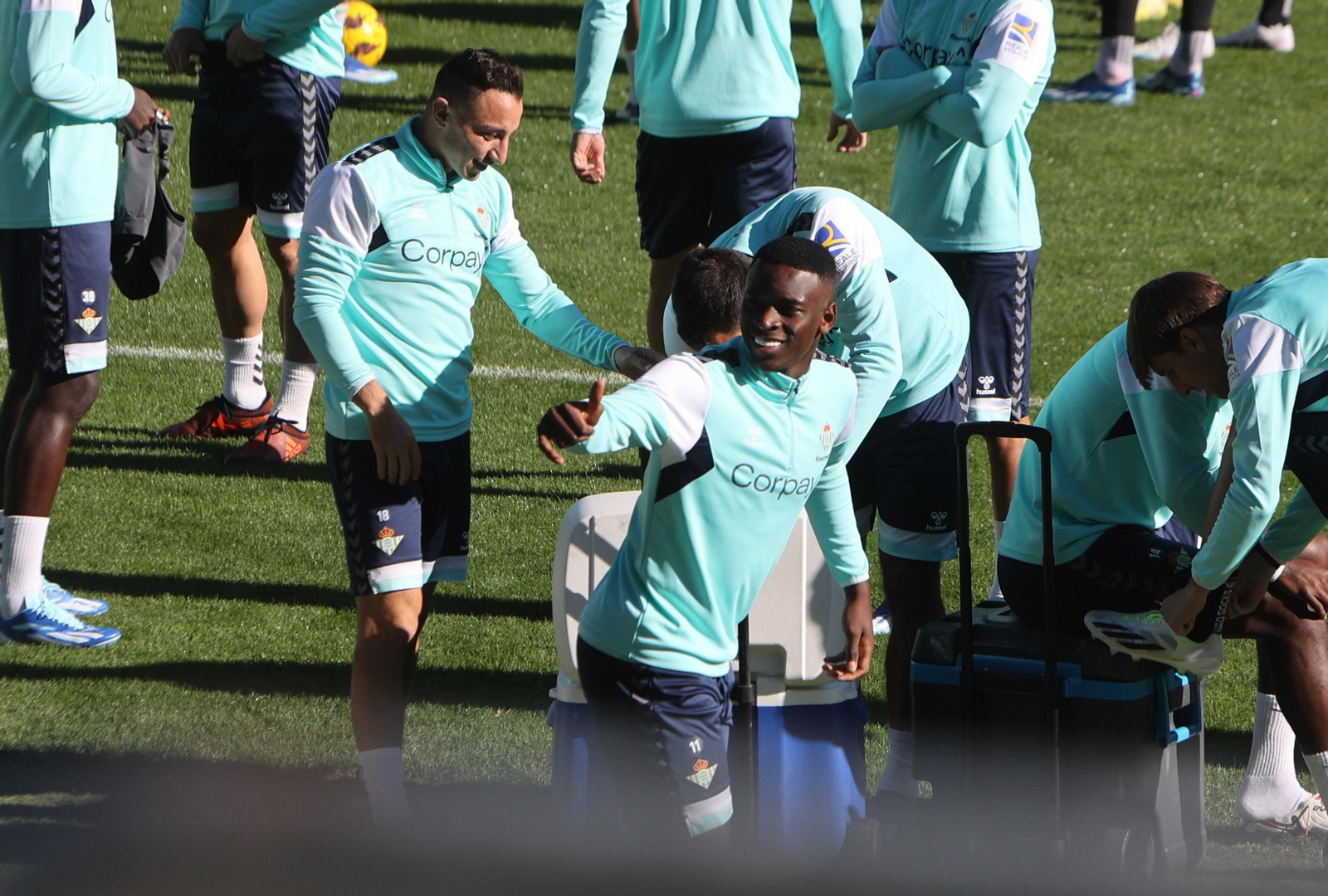 El Betis acelera en el último día del mercado invernal