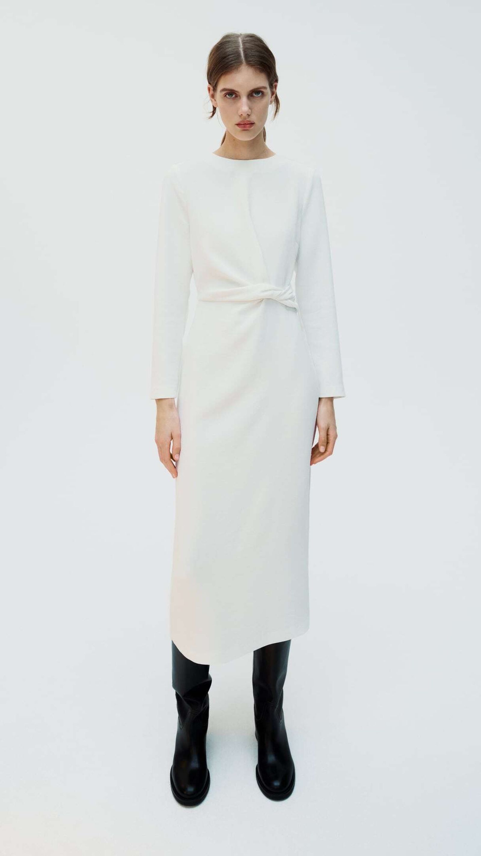 Vestido blanco de Zara.