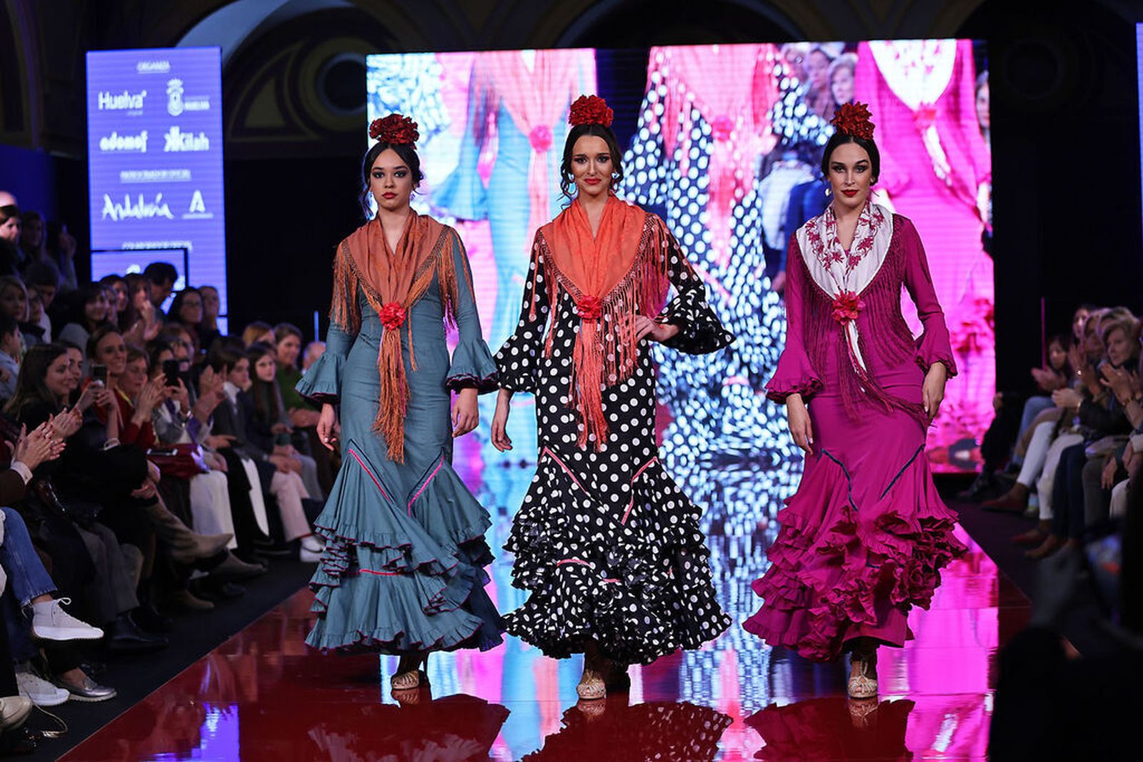 Lunares, comodidad y mantoncillos: Estas son las tendencias para los trajes de flamenca de romerías y ferias