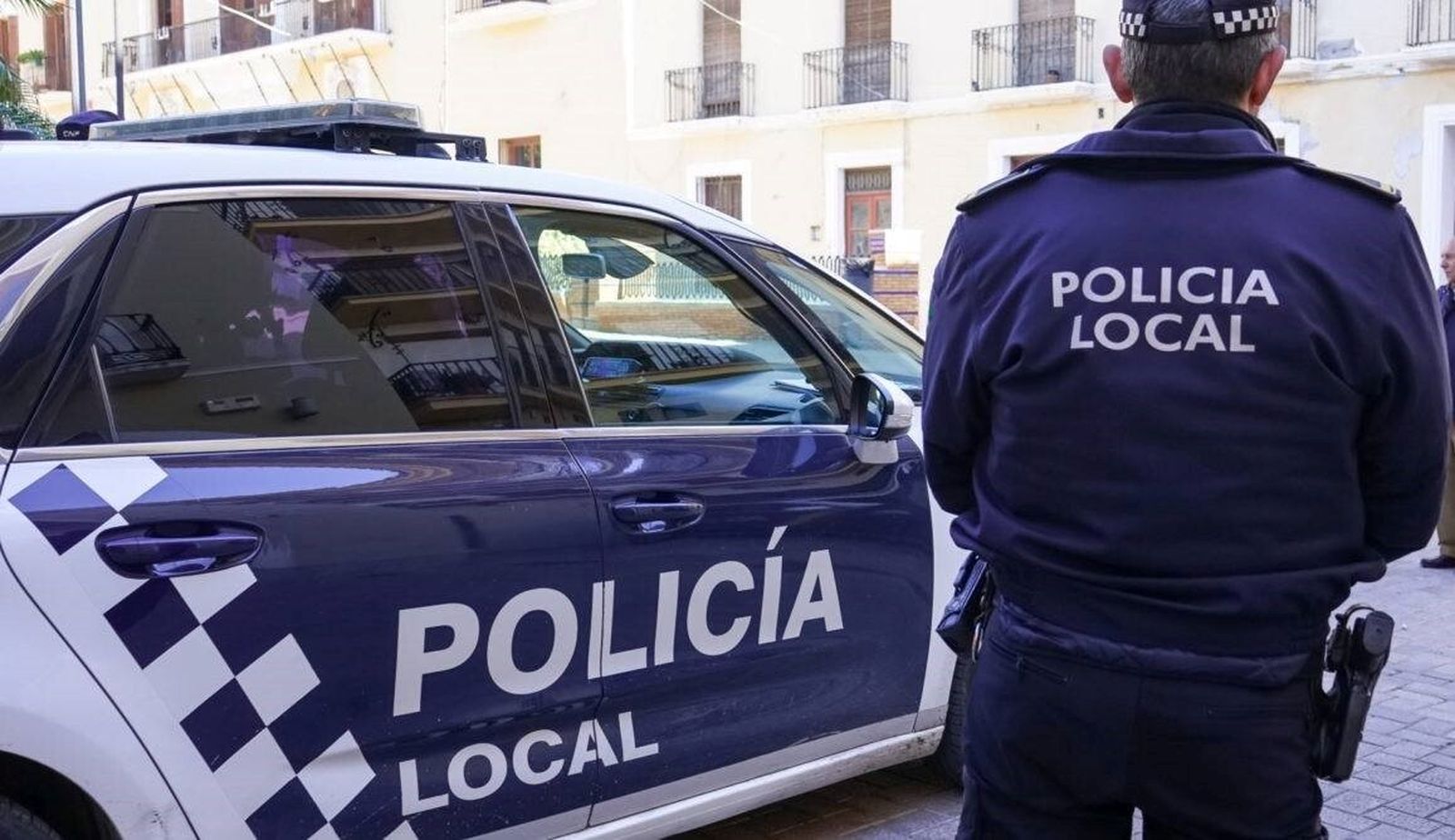 Un Policía Local fuera de servicio evita una agresión machista en plena calle de Motril