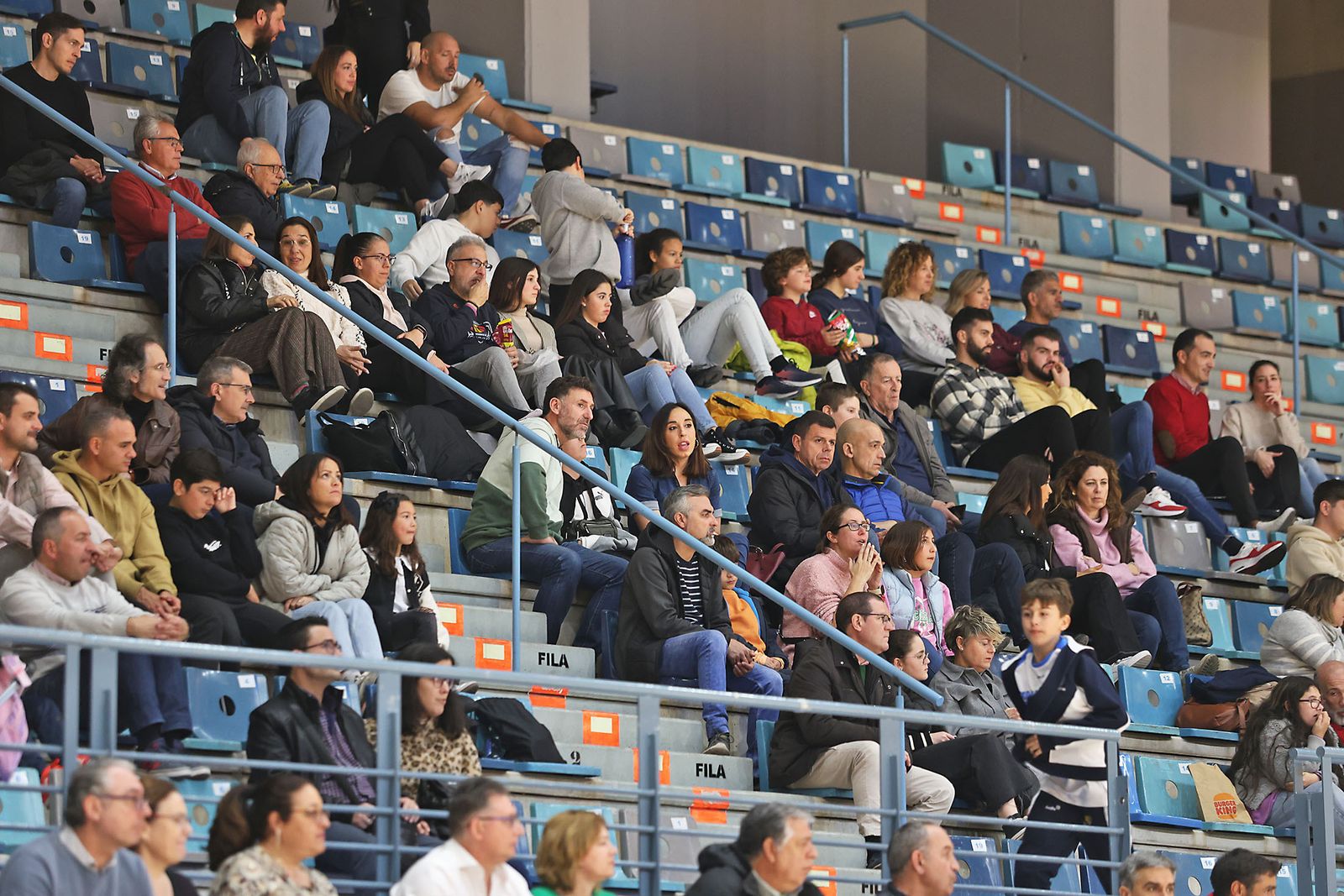 Imágenes del encuentro de baloncesto entre el Ciudad de Huelva y el Damex UDEA Algeciras
