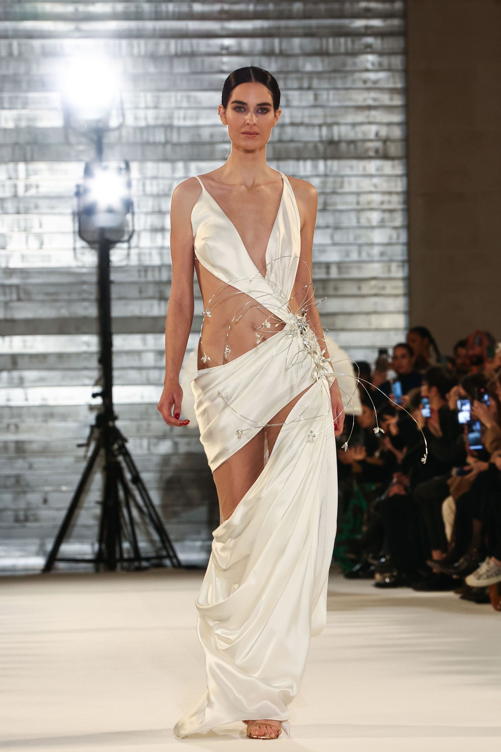Juana Martín presenta su colección 'La Rosée' en la pasarela de Alta Costura de París, en imágenes