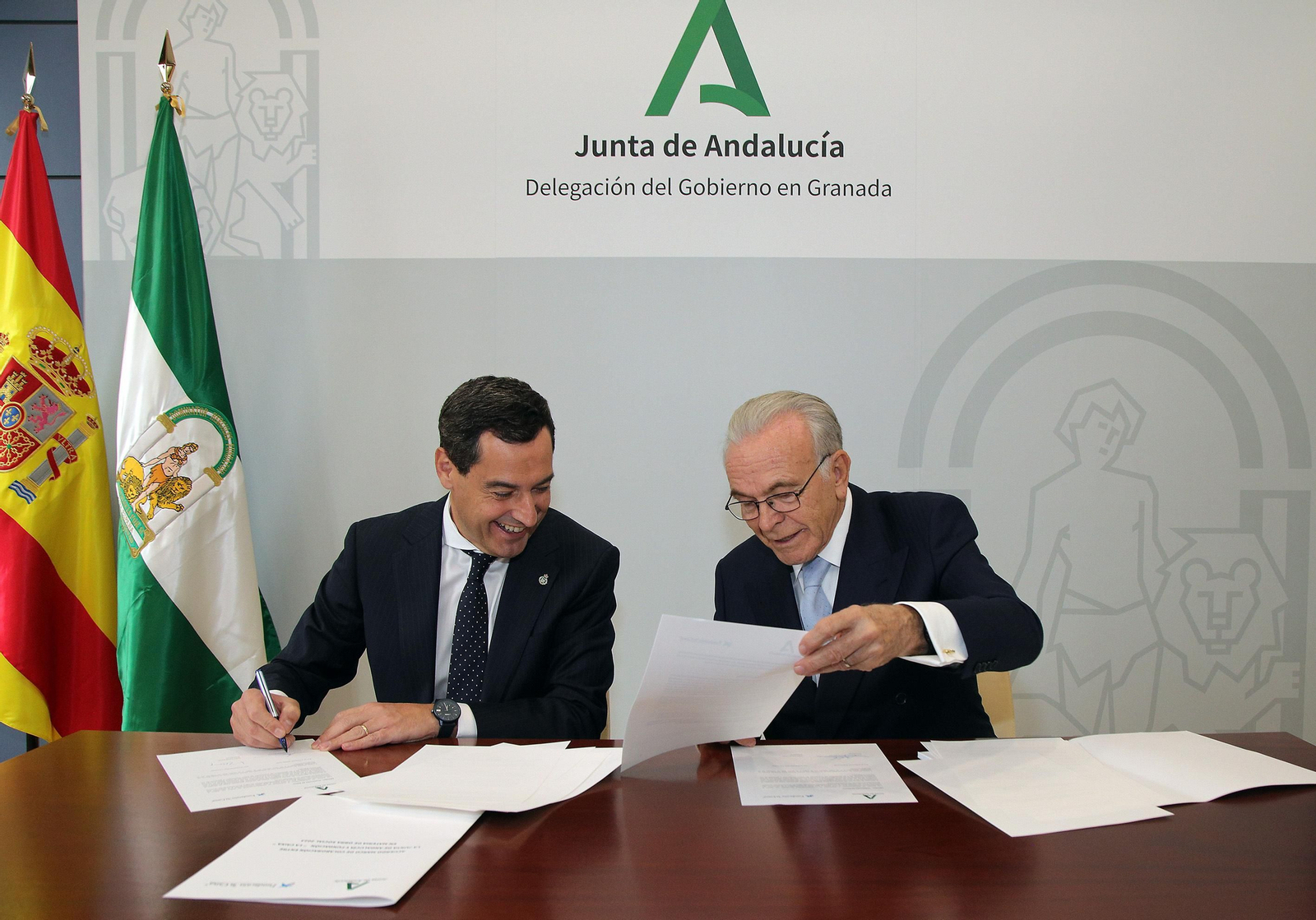 Moreno y Fainé, en la firma del convenio en Granada.