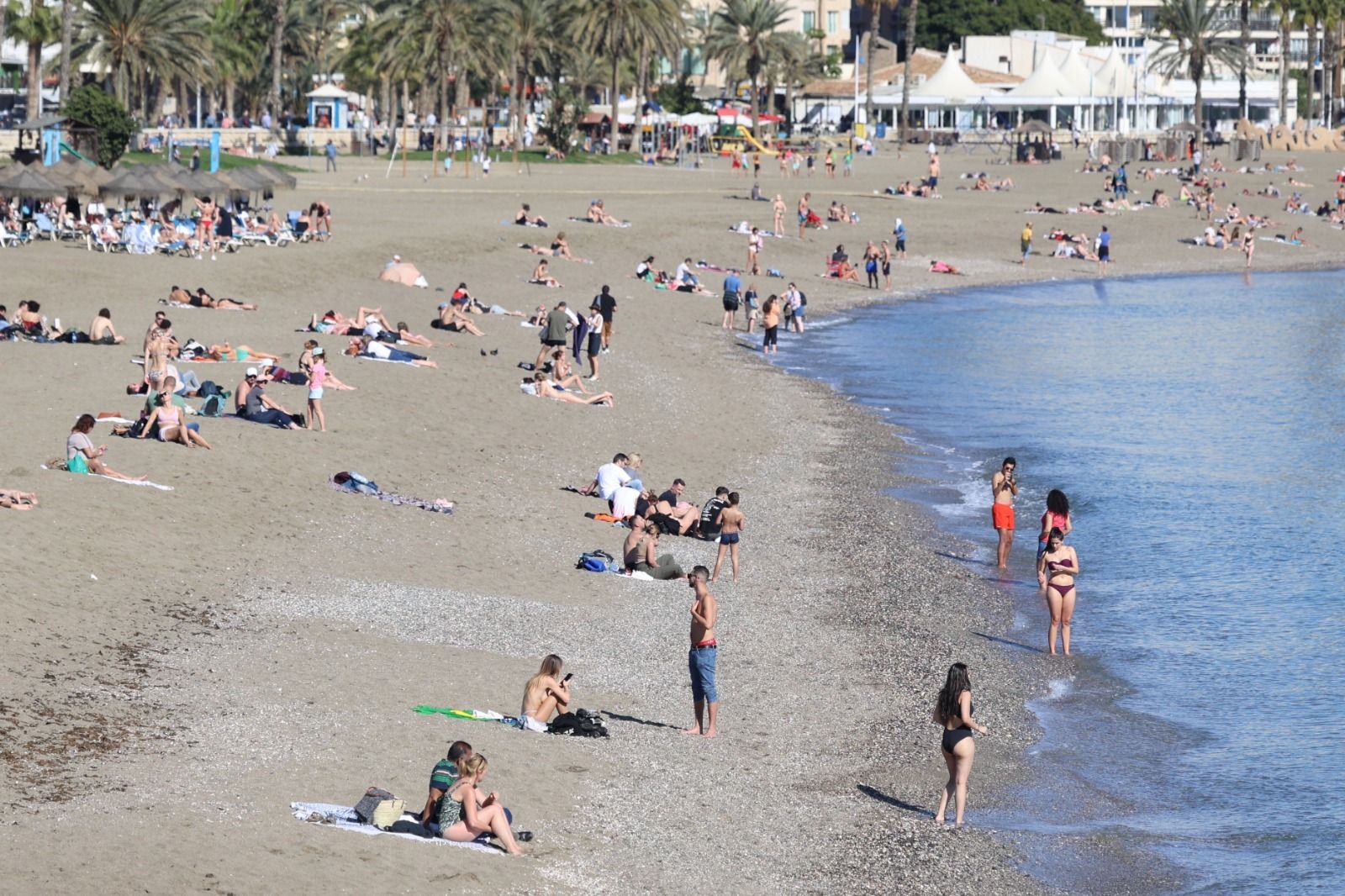 Enero y... día de playa en Málaga: la subida de las temperaturas deja estas imágenes