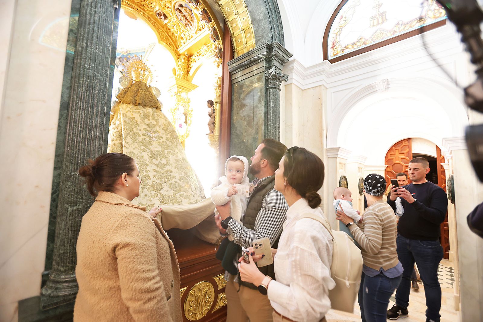 Candelaria 2024: Presentación de los niños ante la VIrgen del Rocío
