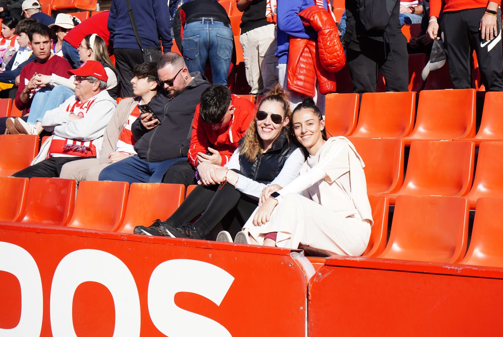 Encuéntrate en la grada de Los Cármenes en el Granada - Las Palmas