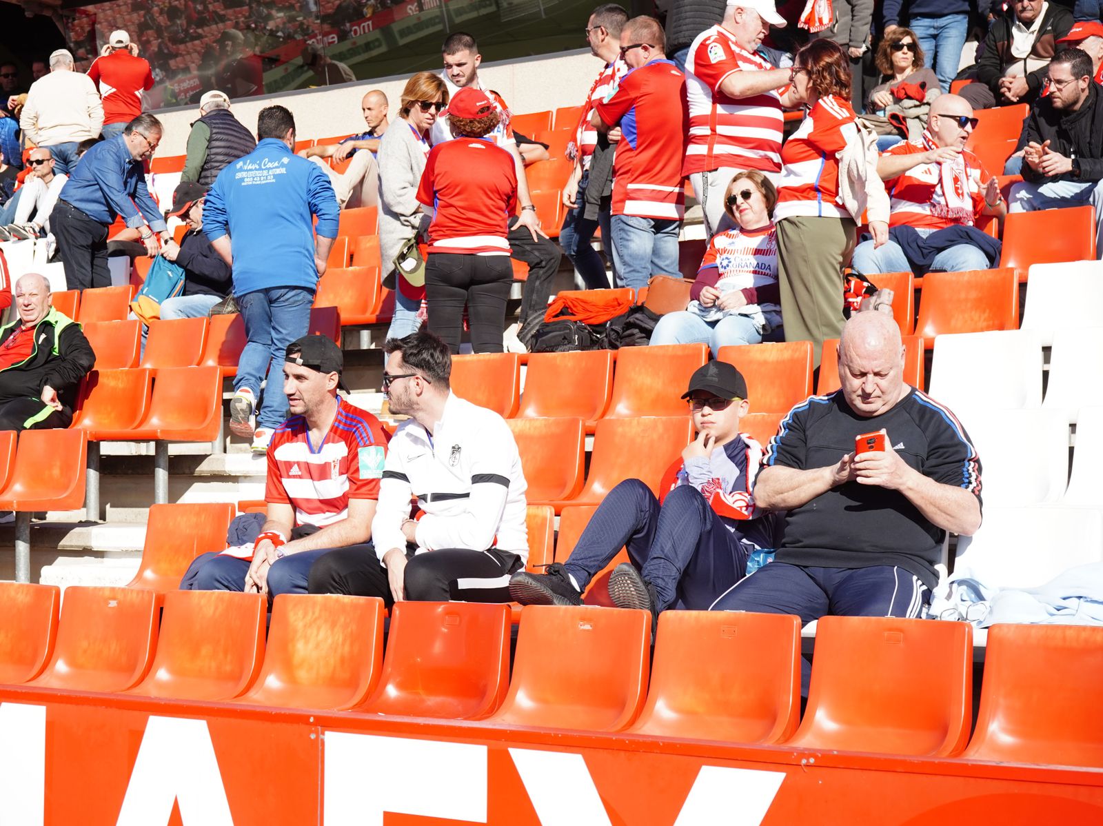 Encuéntrate en la grada de Los Cármenes en el Granada - Las Palmas