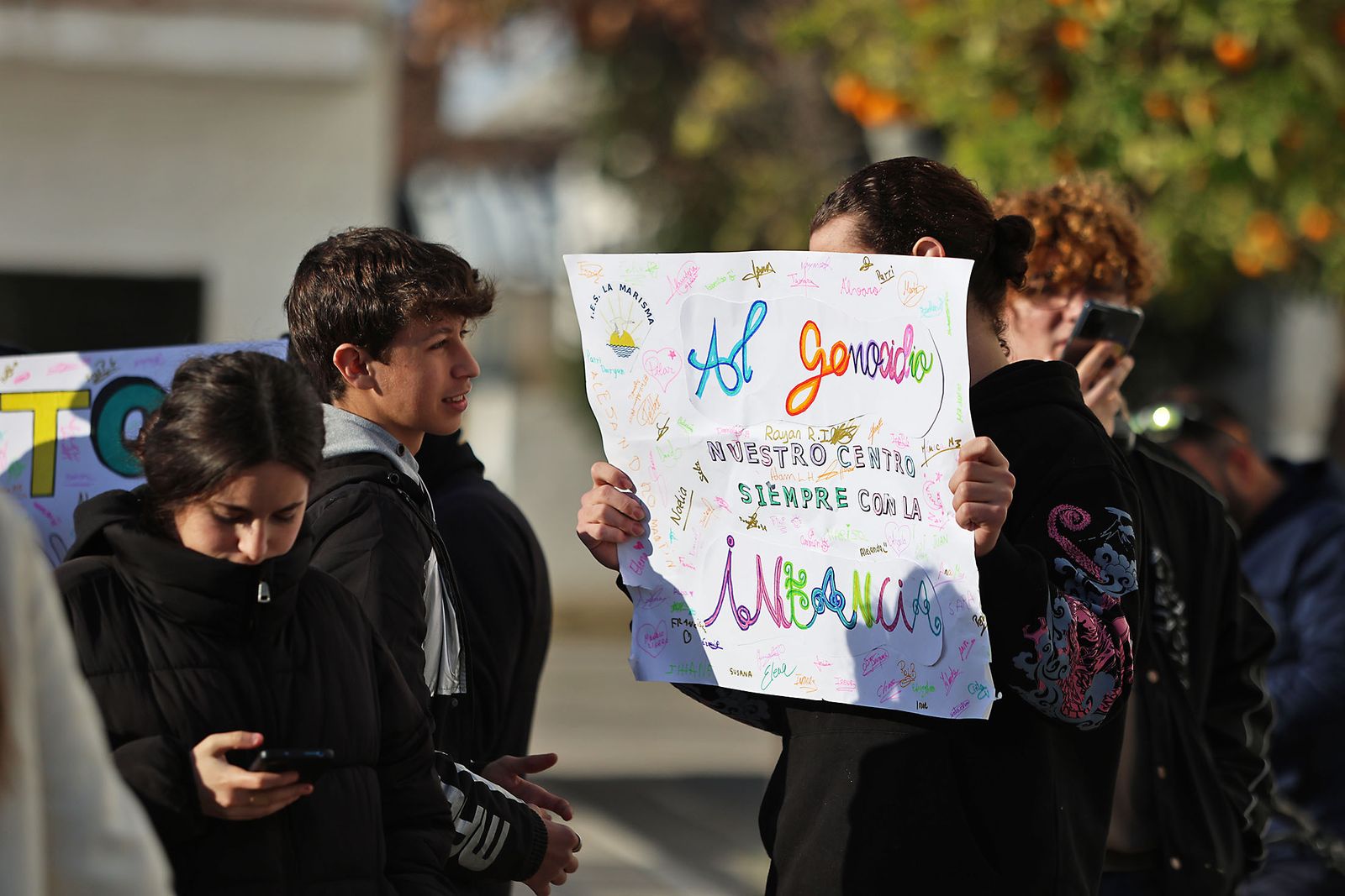Imágenes del acto del Día a la No Violencia y la Paz del Colegio La Hispanidad