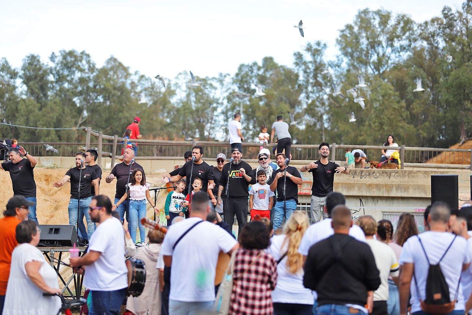 La banda de los garrapatas durante su actuación.