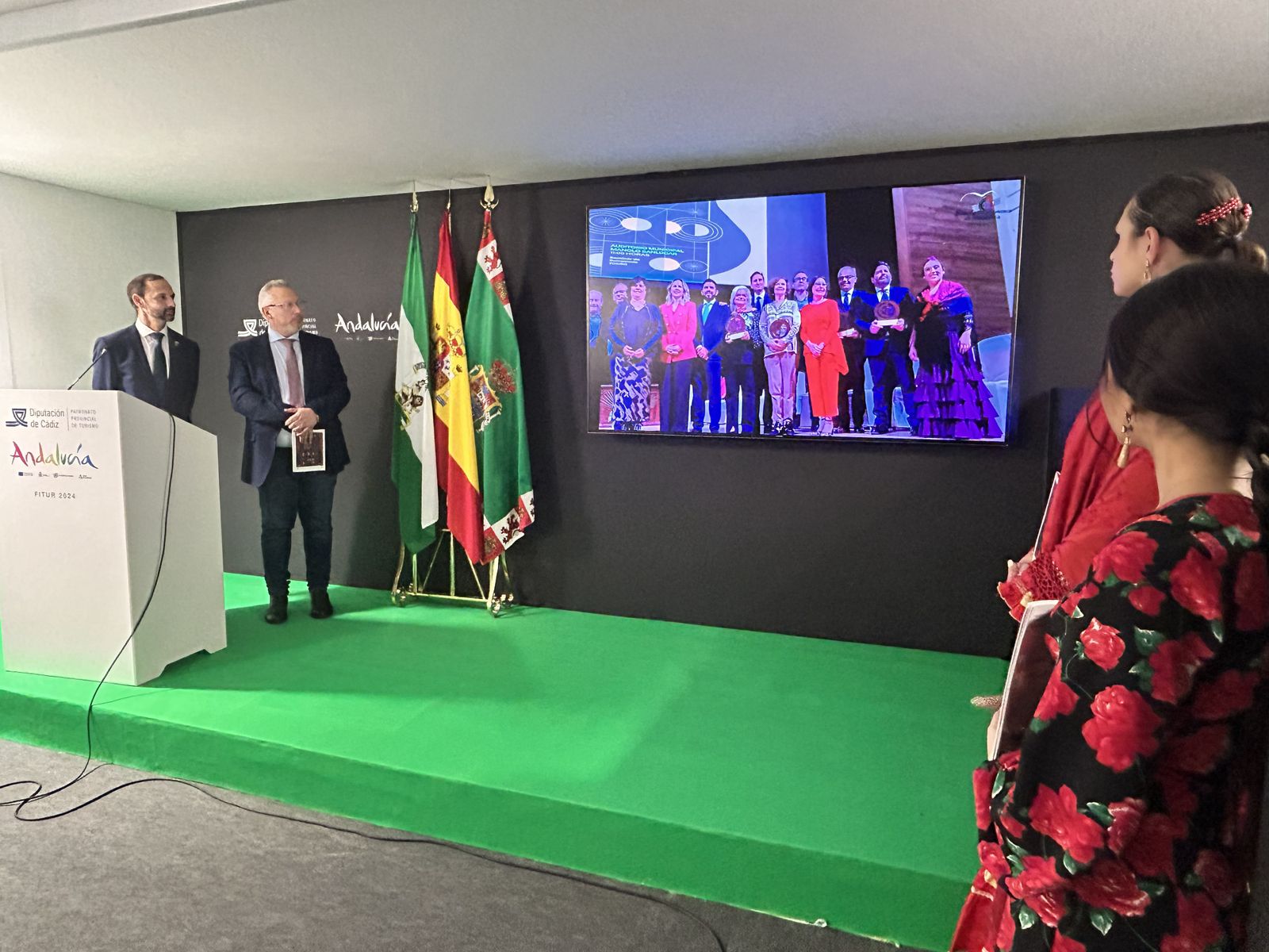Víctor Mora y Luis Guillermo Castro presentan los premios internacionales de flamenco 'Manolo Sanlúcar' en FITUR.