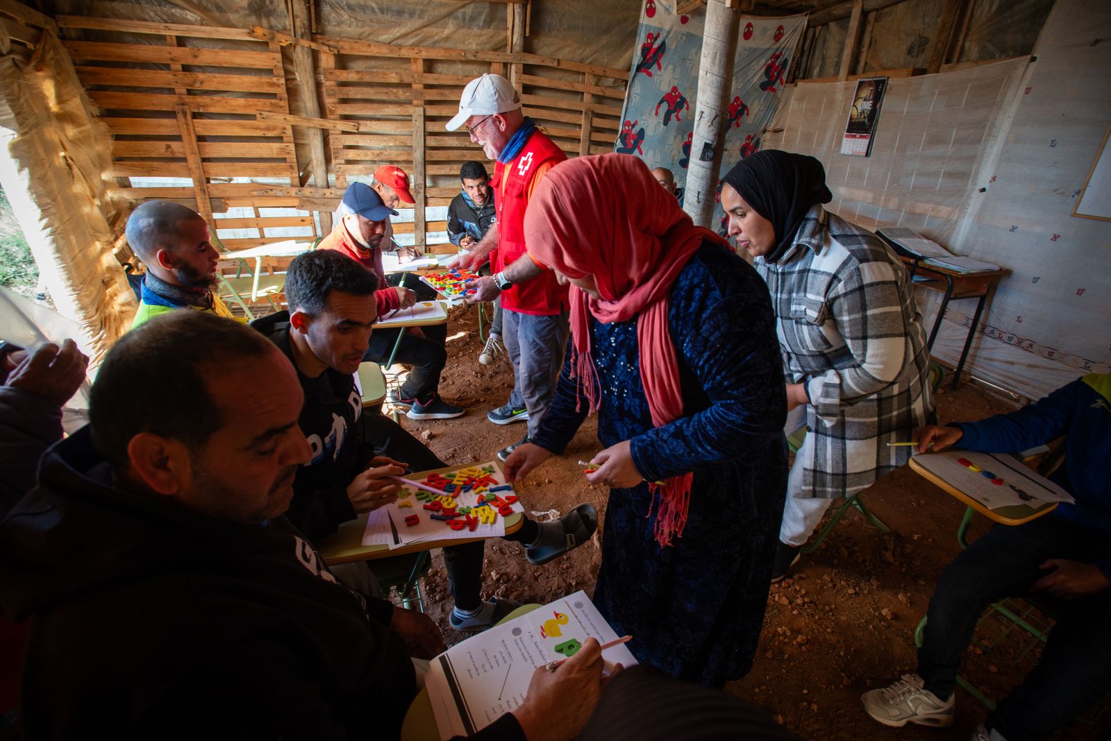 Los inmigrantes acuden varios días a la semana a clase.